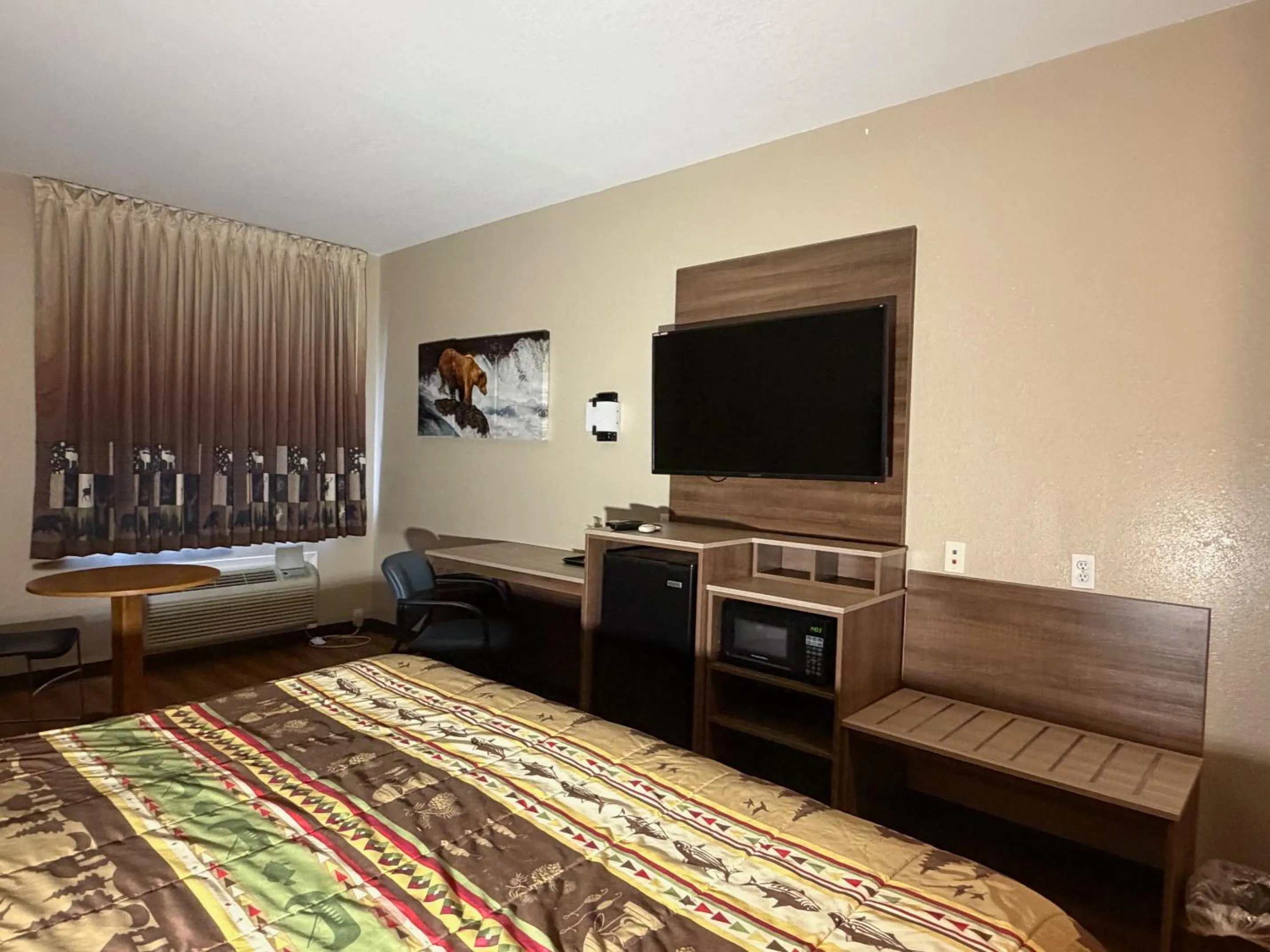 Bed in Booneslick Lodge - Neosho