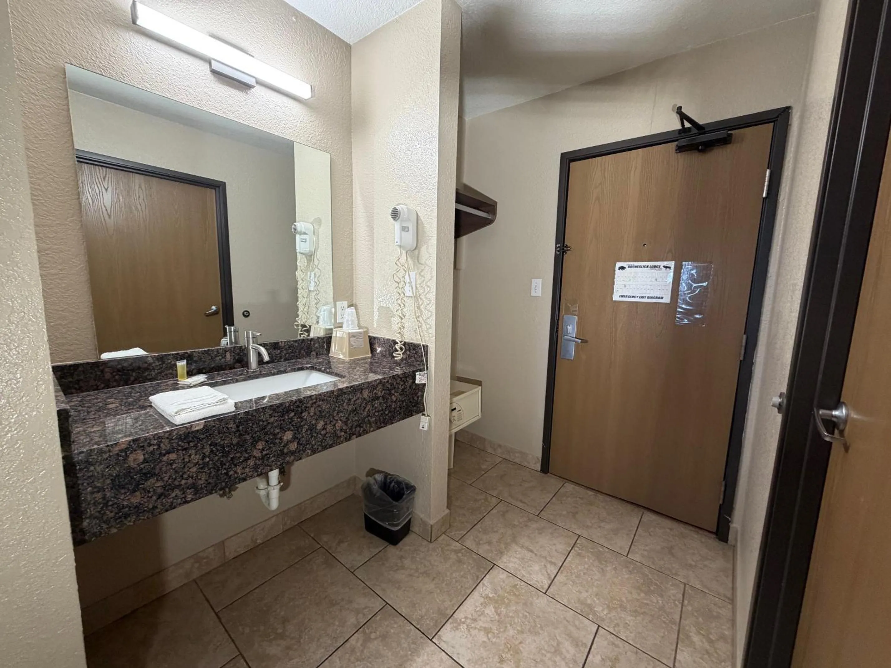 Booneslick Lodge - Neosho