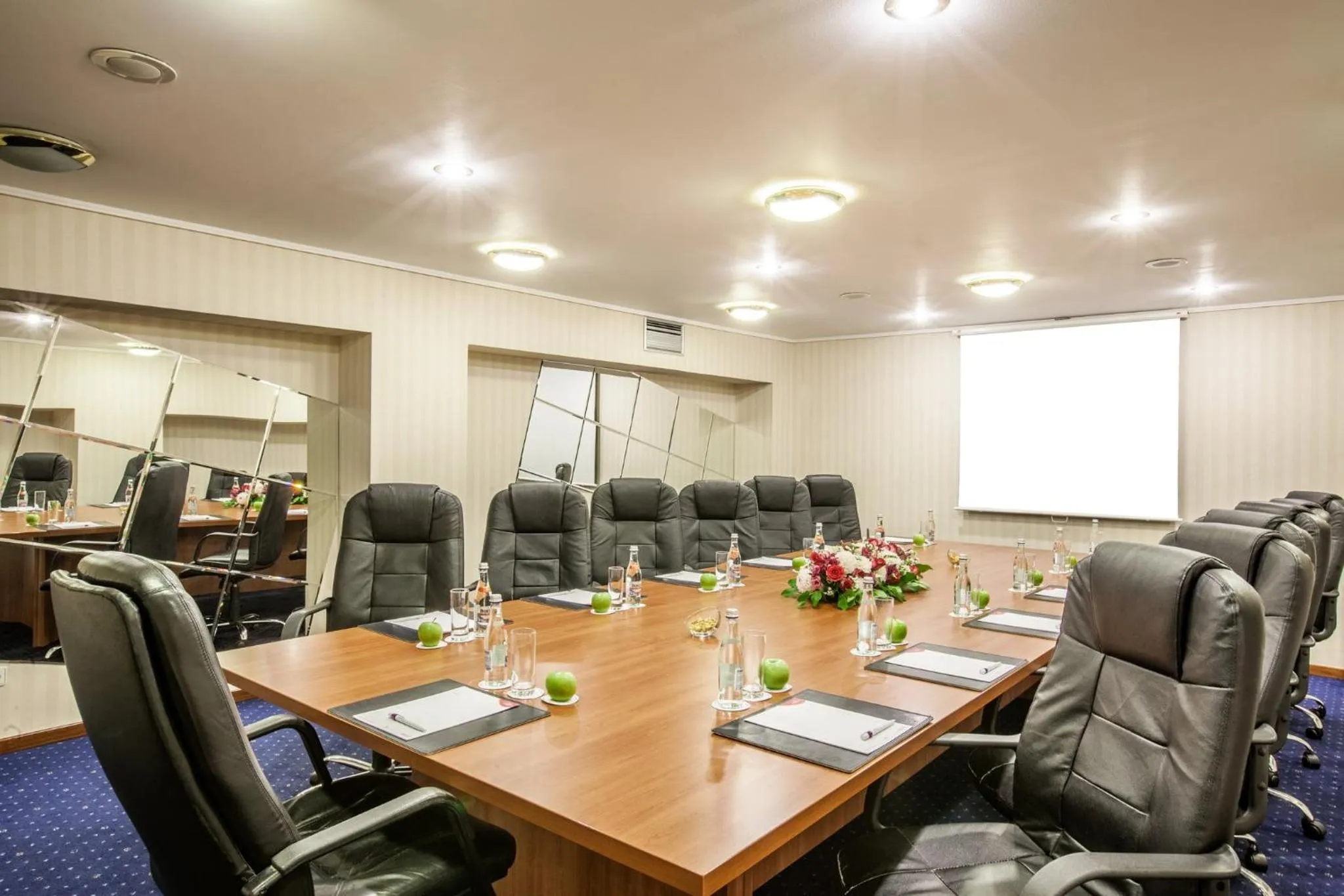 Meeting/conference room in Crowne Plaza Bucharest by IHG