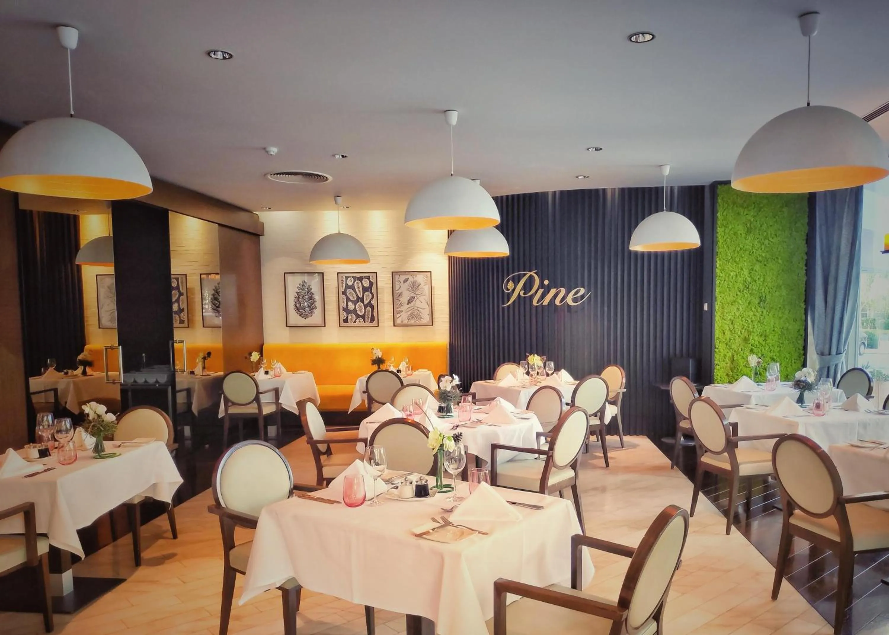 Restaurant/places to eat in Crowne Plaza Bucharest by IHG