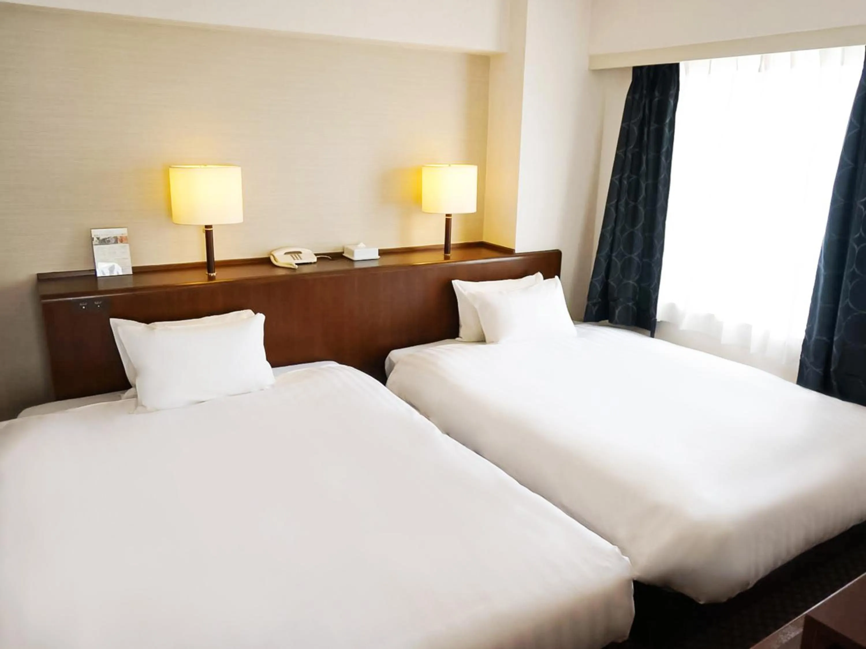 Bed in Kobe Port Tower Hotel