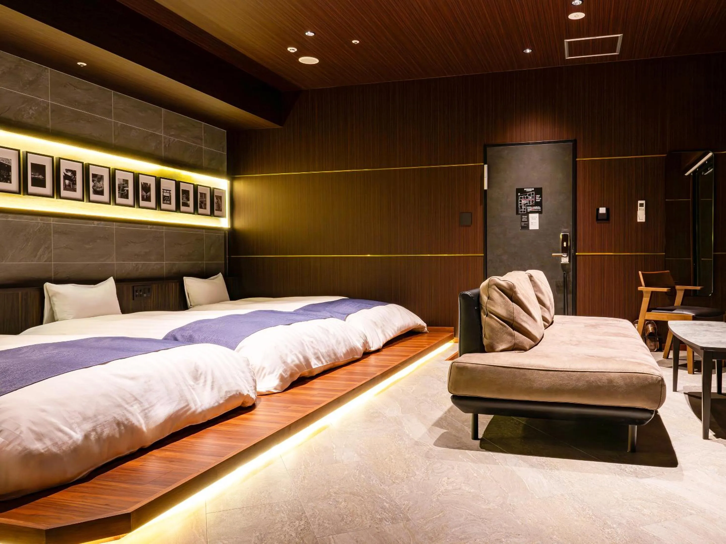 Photo of the whole room, Bed in Kobe Port Tower Hotel