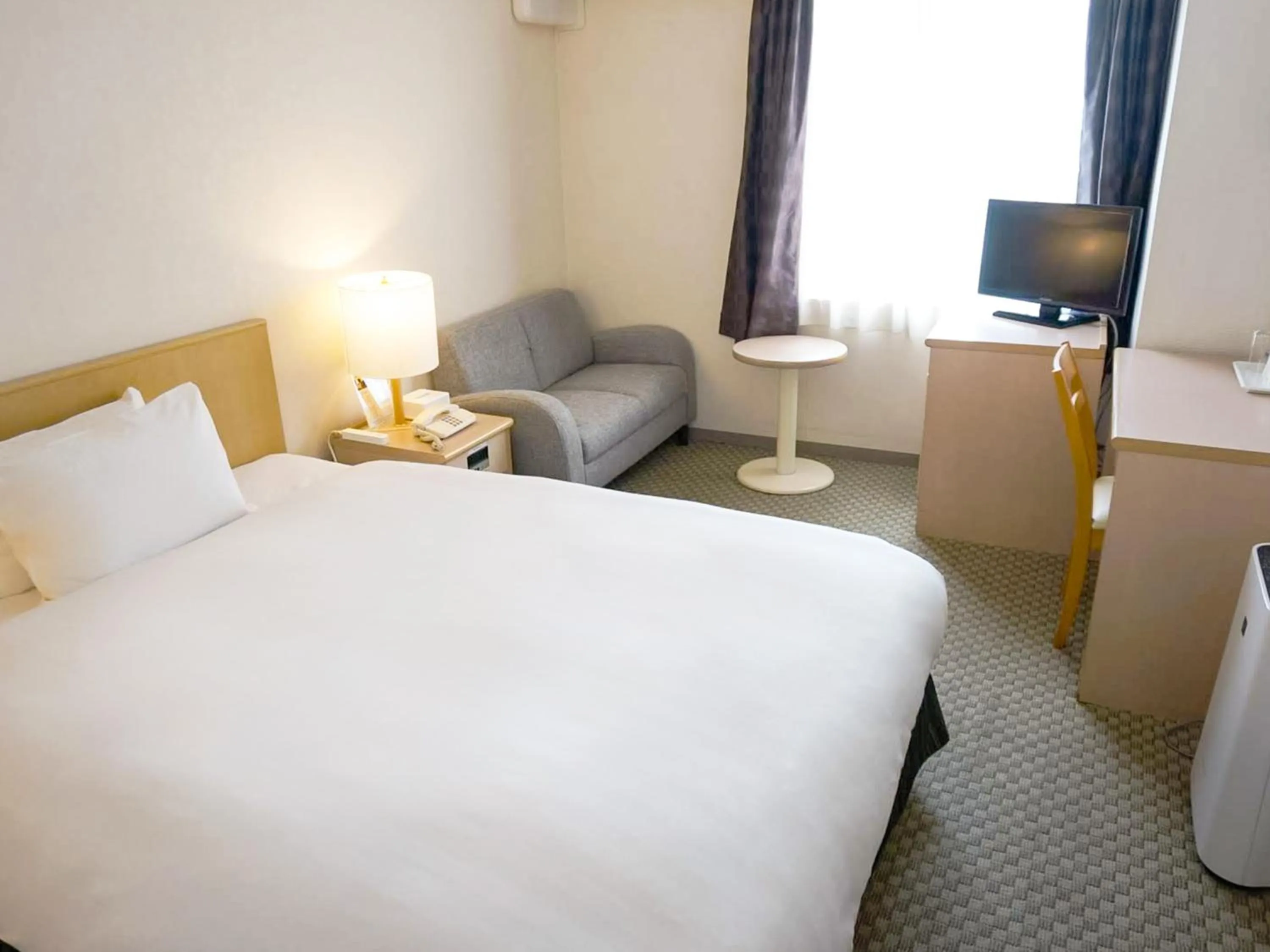 Photo of the whole room, Bed in Kobe Port Tower Hotel