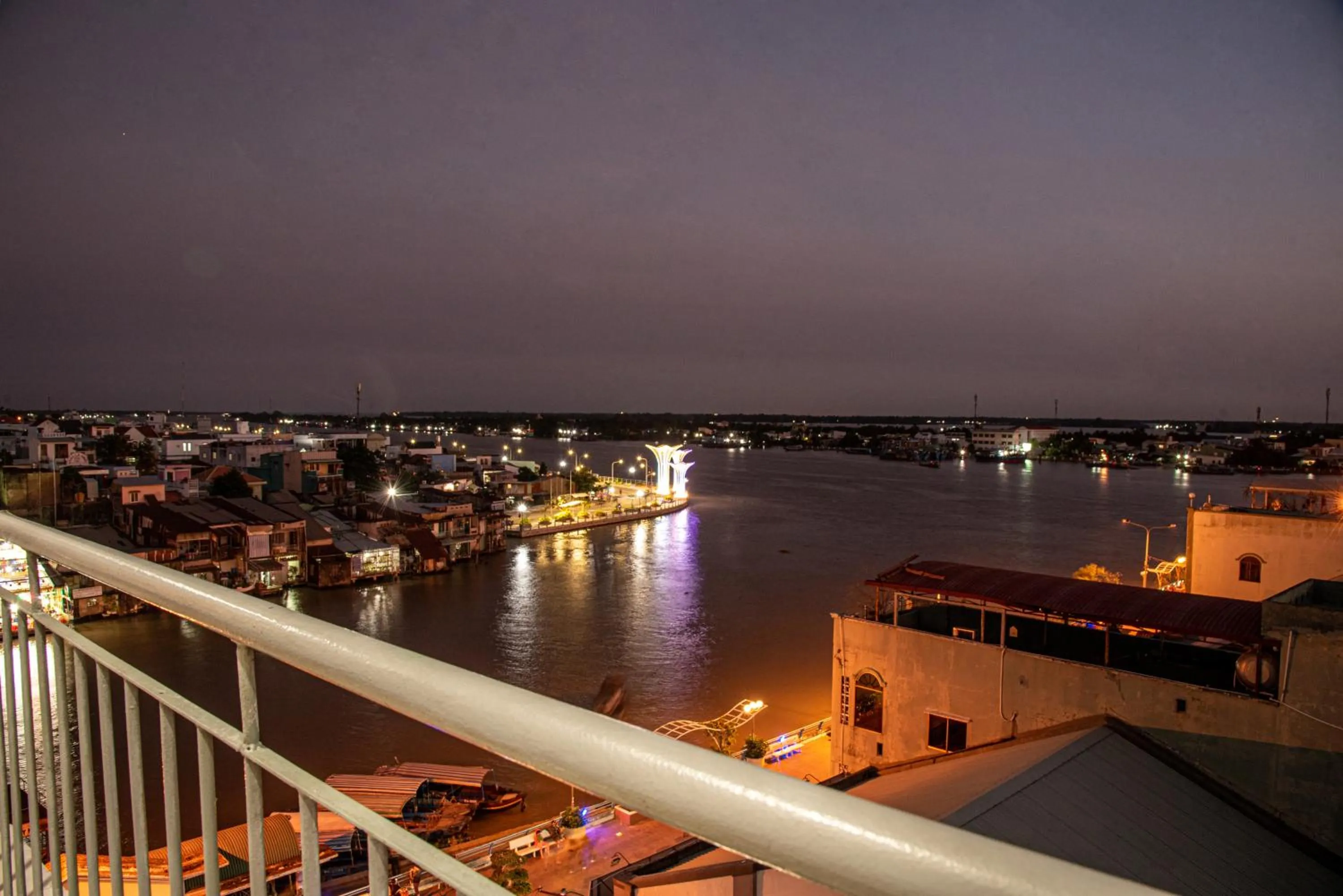 Night in Song Tien Annex Hotel