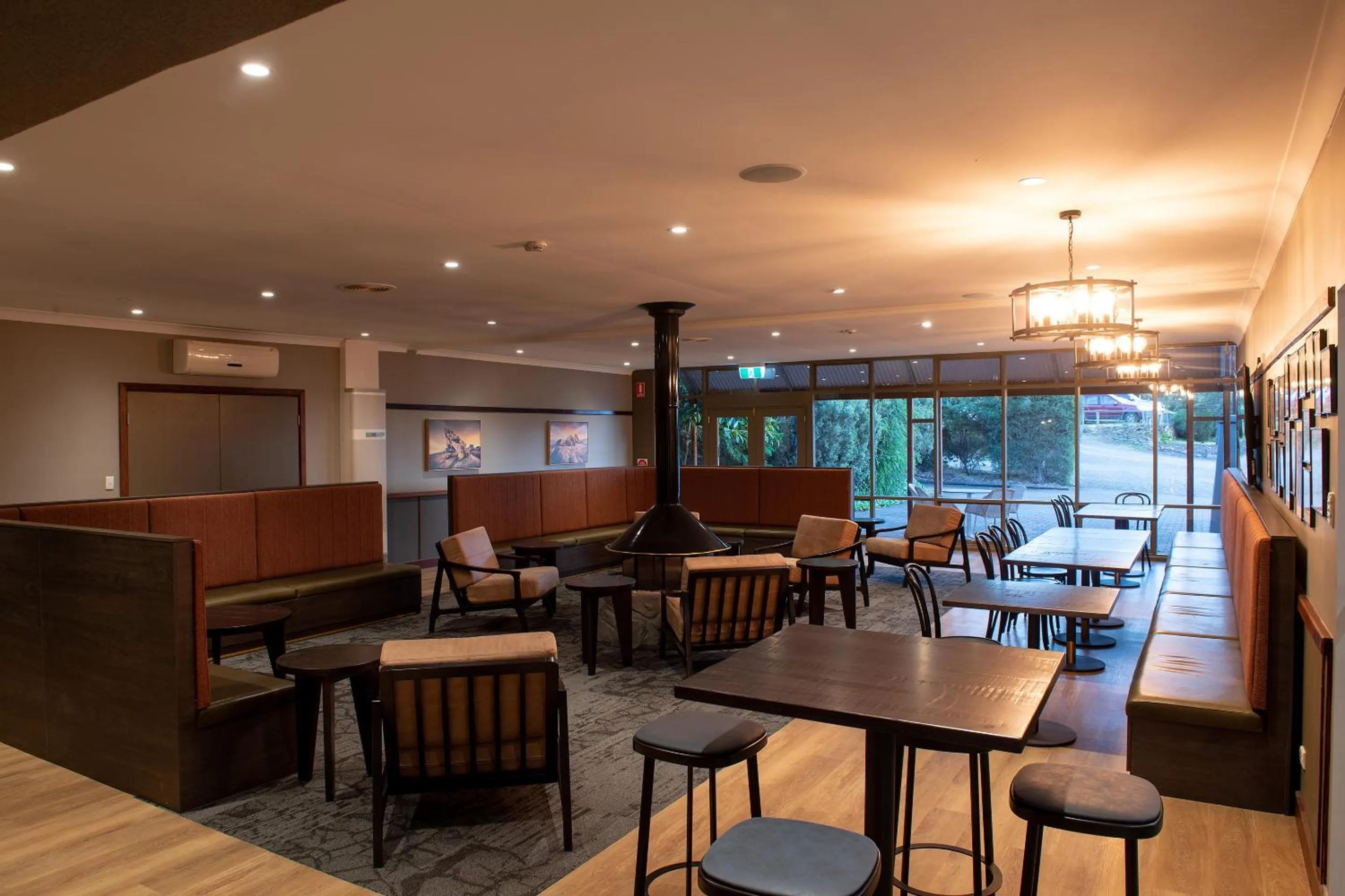 Lounge or bar in Mercure Kangaroo Island Lodge