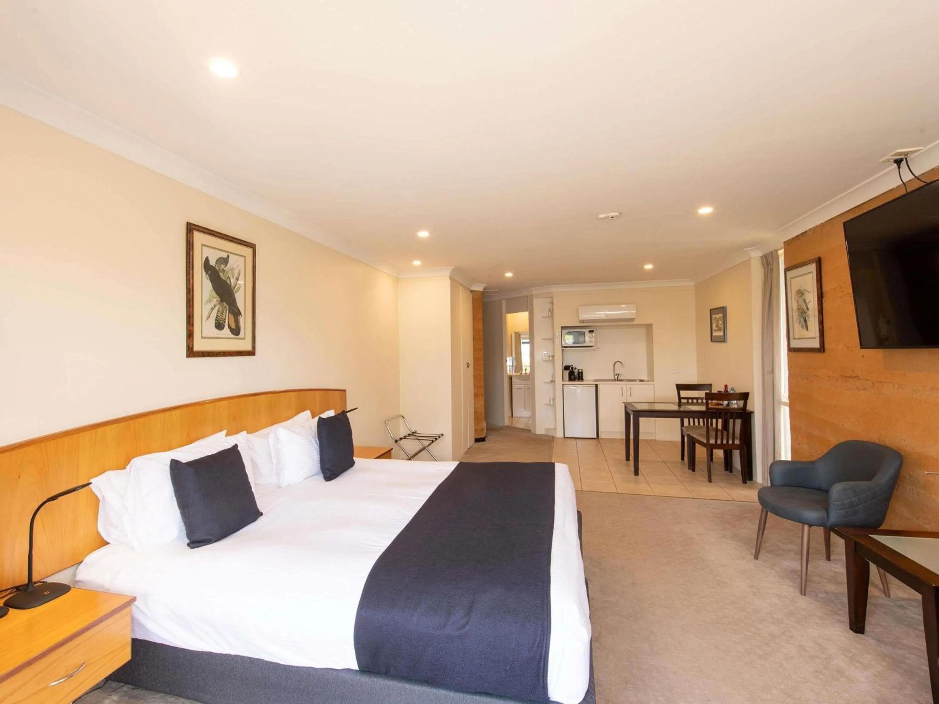 Bedroom, Bed in Mercure Kangaroo Island Lodge