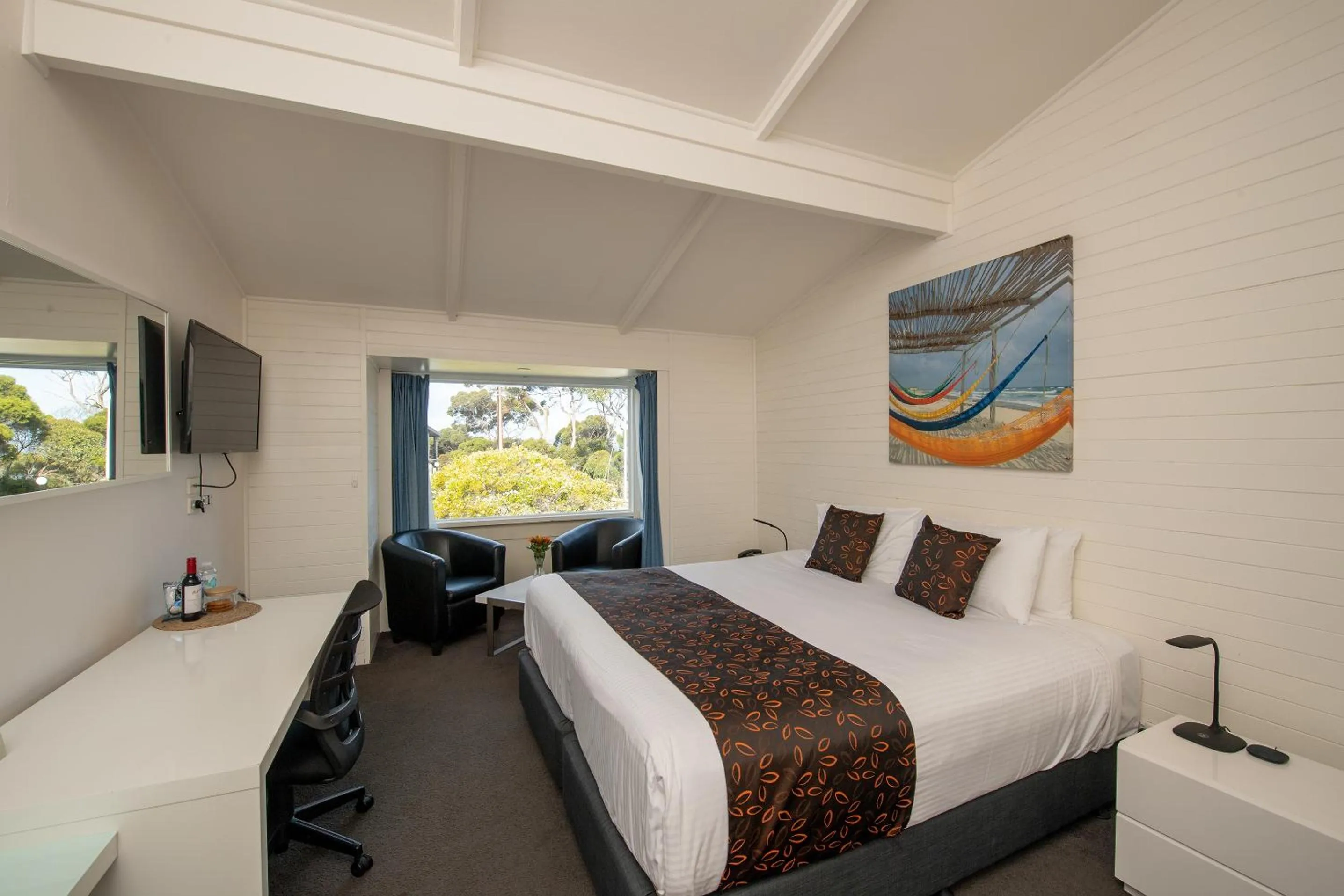 Bed in Mercure Kangaroo Island Lodge