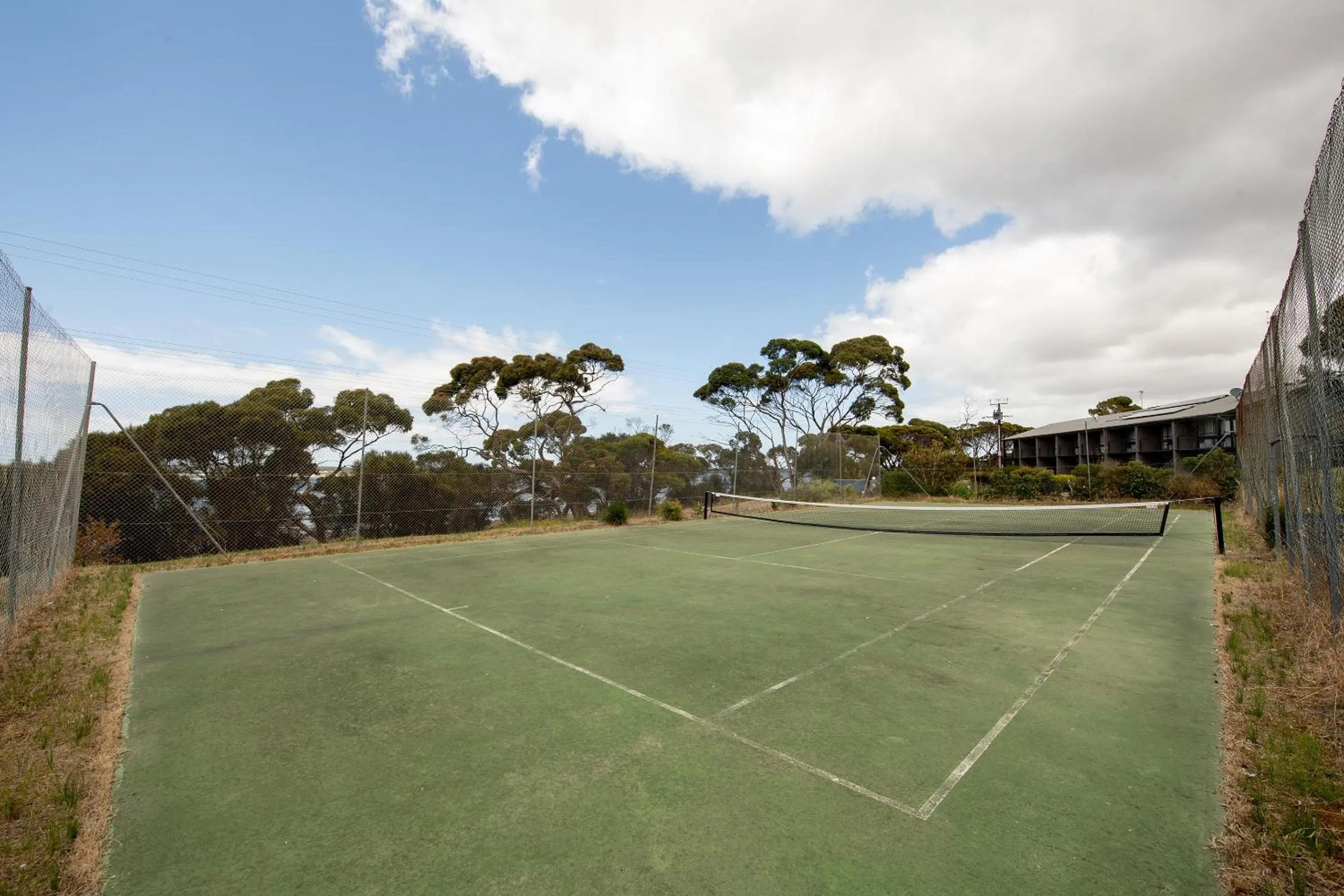 Tennis court in Mercure Kangaroo Island Lodge