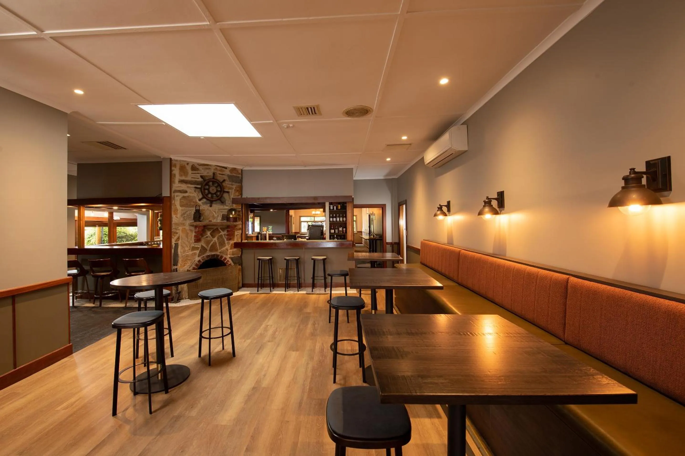 Lounge or bar in Mercure Kangaroo Island Lodge