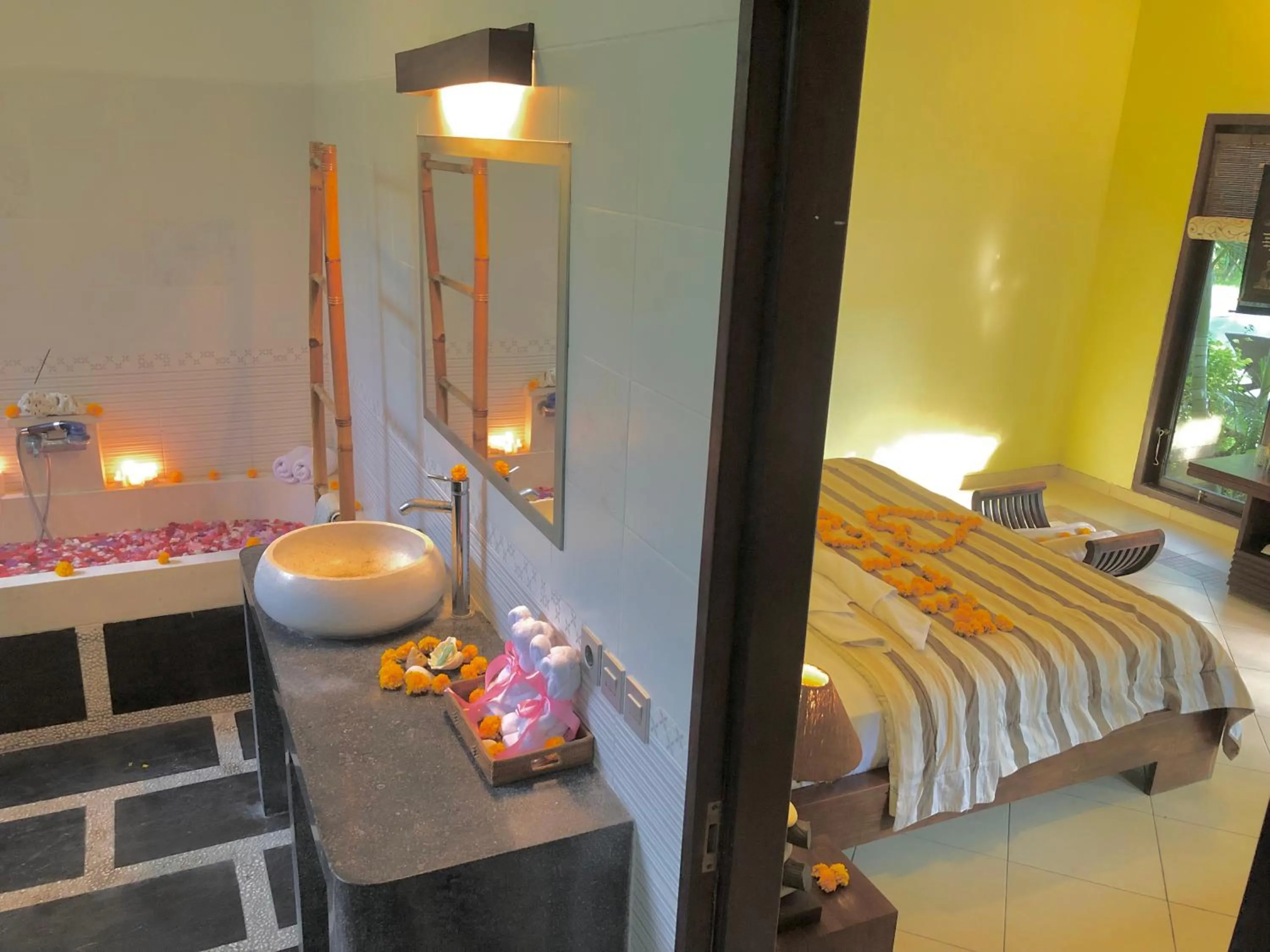 Bathroom, Bed in Arco Iris Boutique Hotel & Restaurant