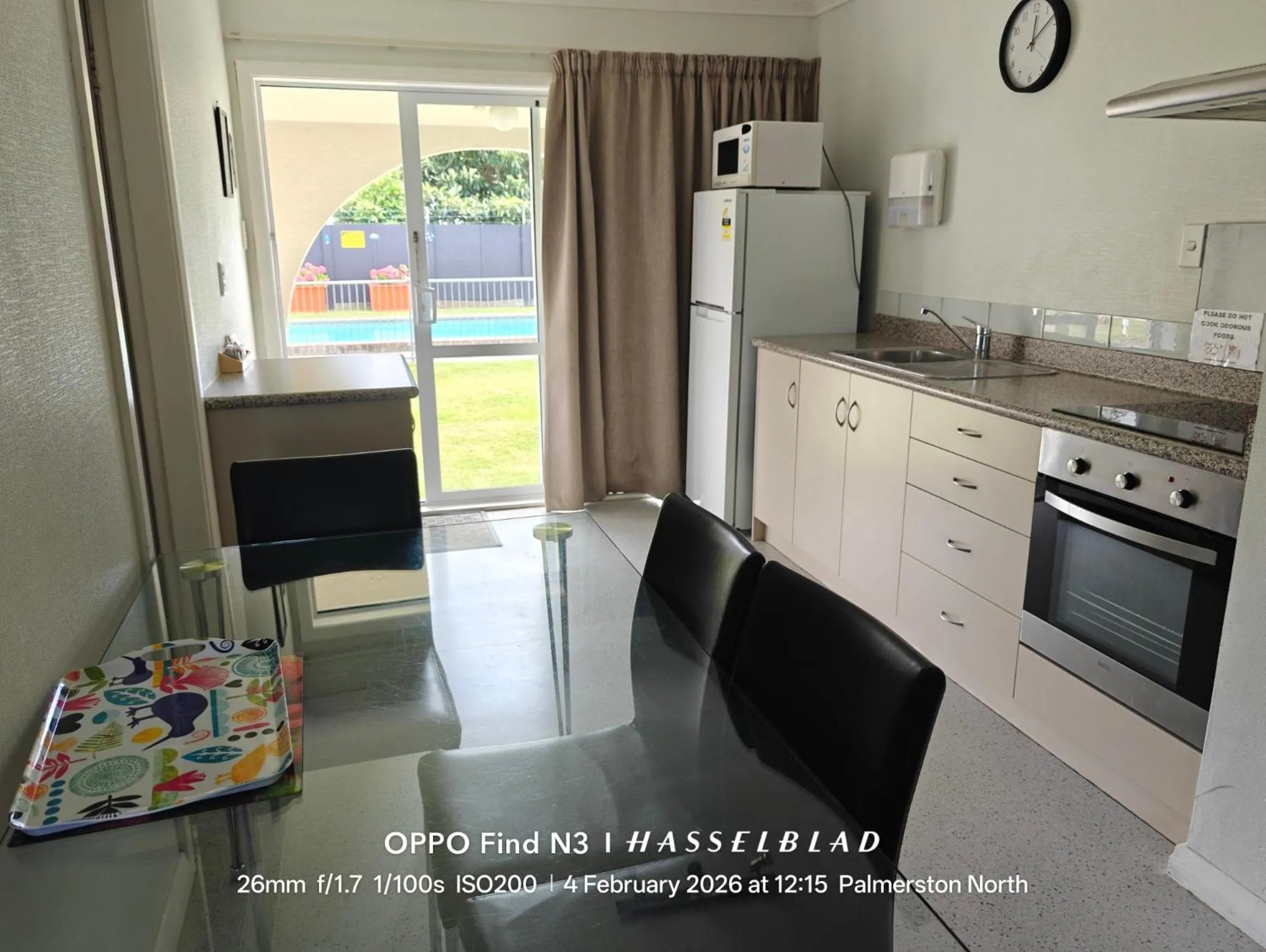 kitchen in Aztec Motel