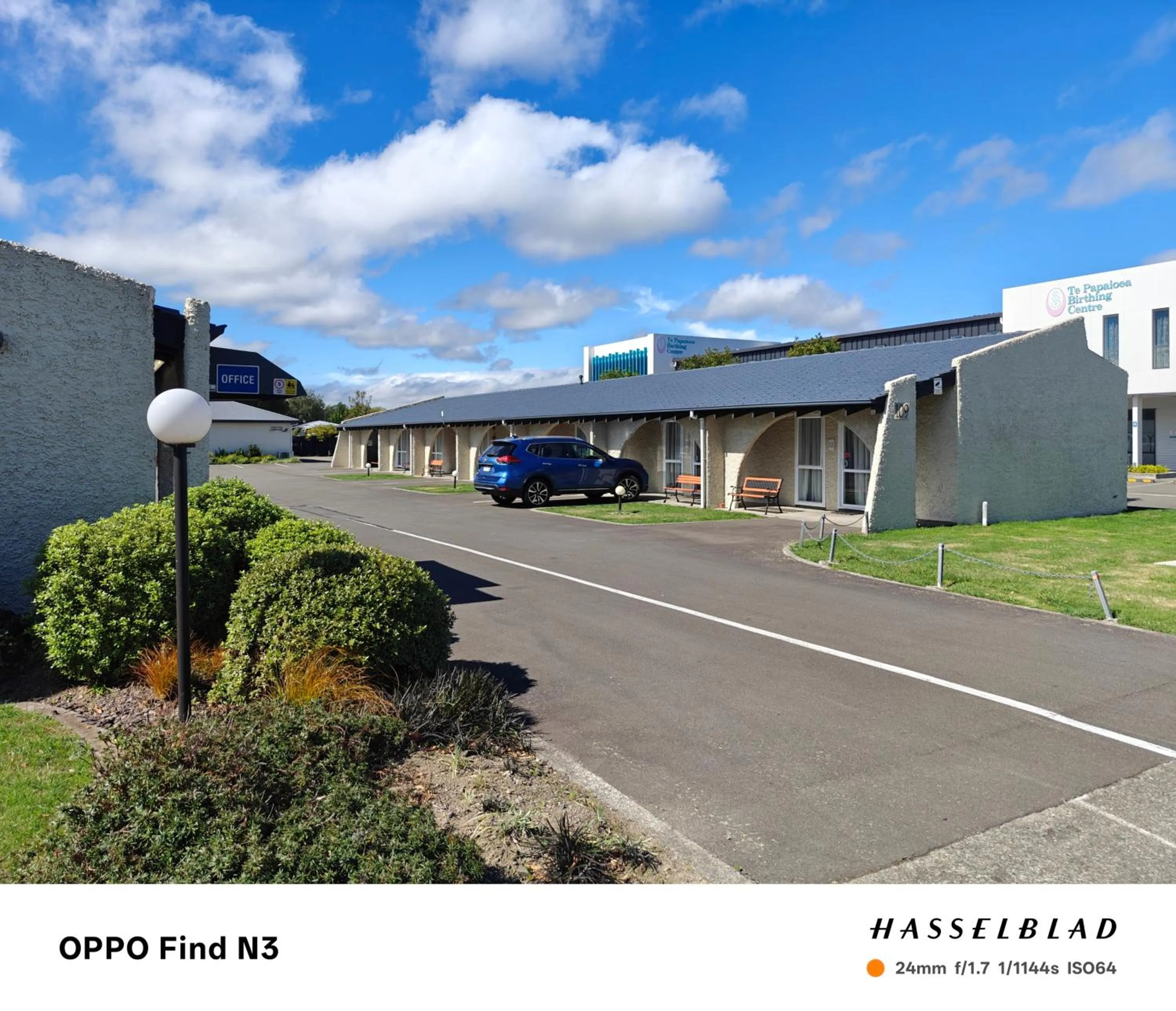 Facade/entrance in Aztec Motel