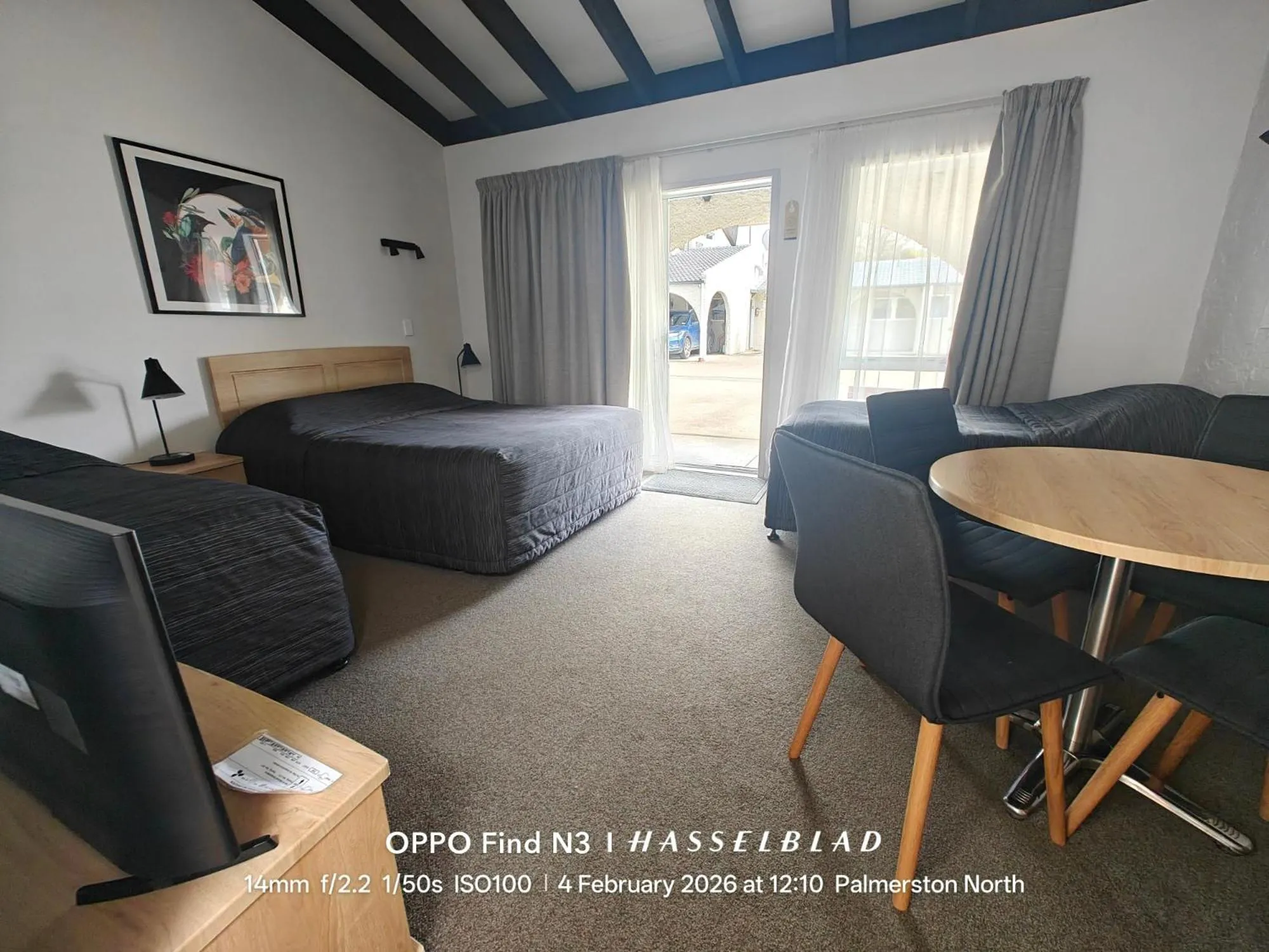 View (from property/room), Bed in Aztec Motel