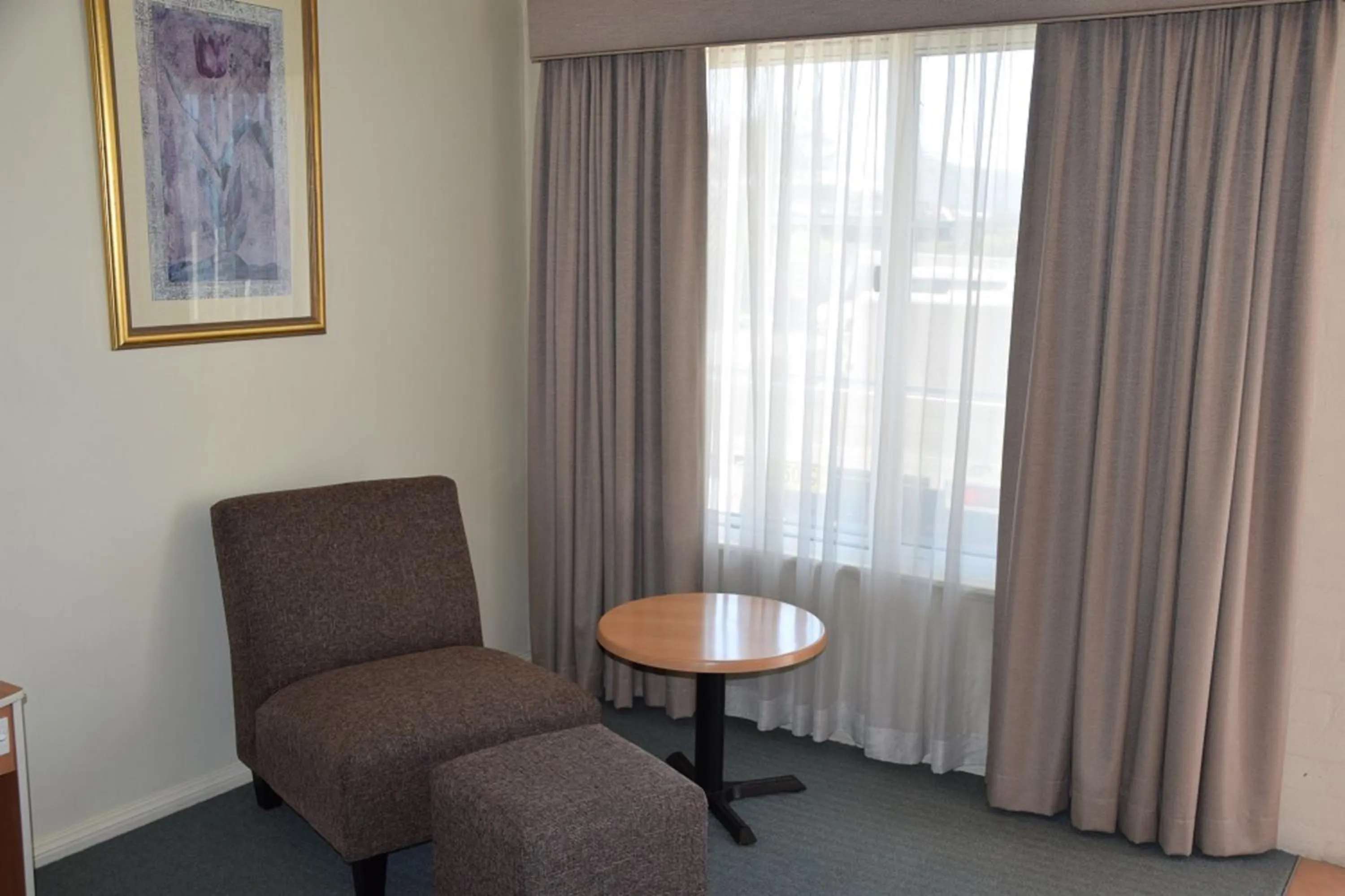 Seating area in Best Western Coachman's Inn Motel