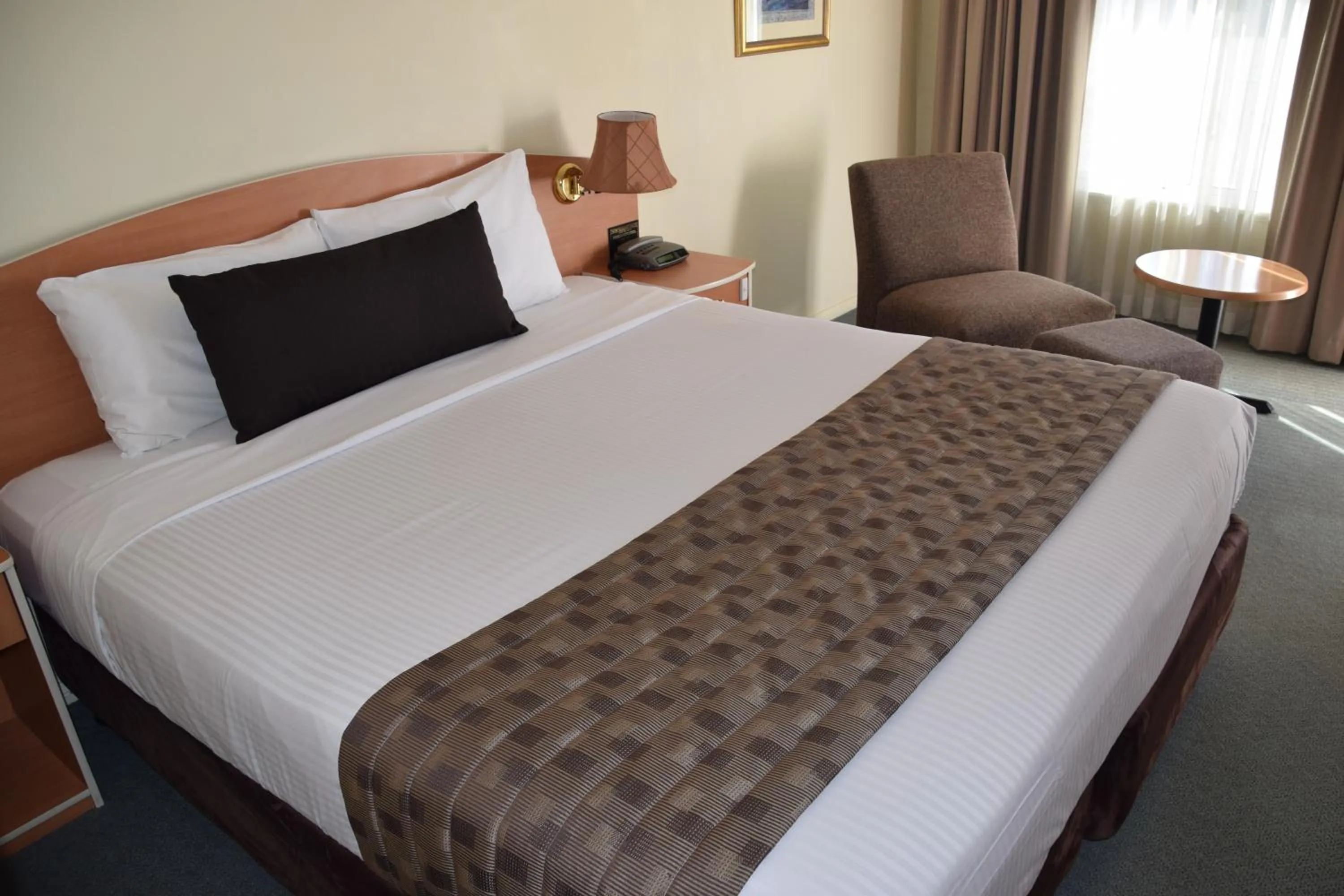 Photo of the whole room, Bed in Best Western Coachman's Inn Motel