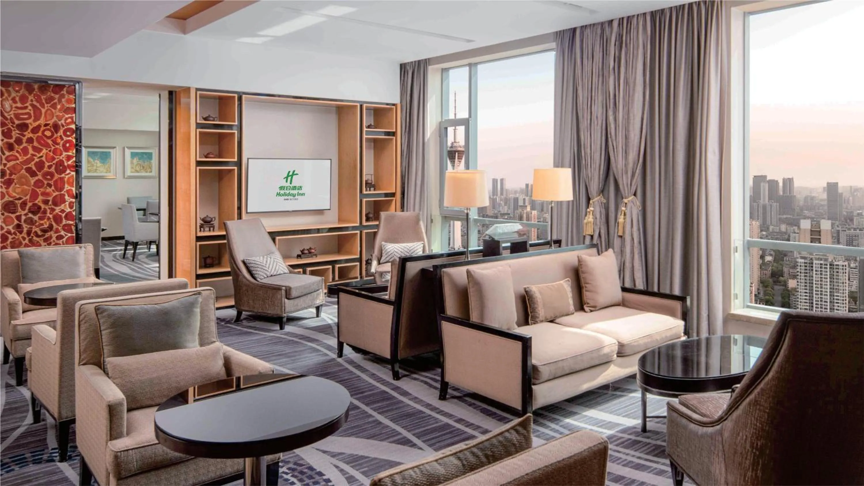 Lounge or bar in Holiday Inn Chengdu Oriental Plaza