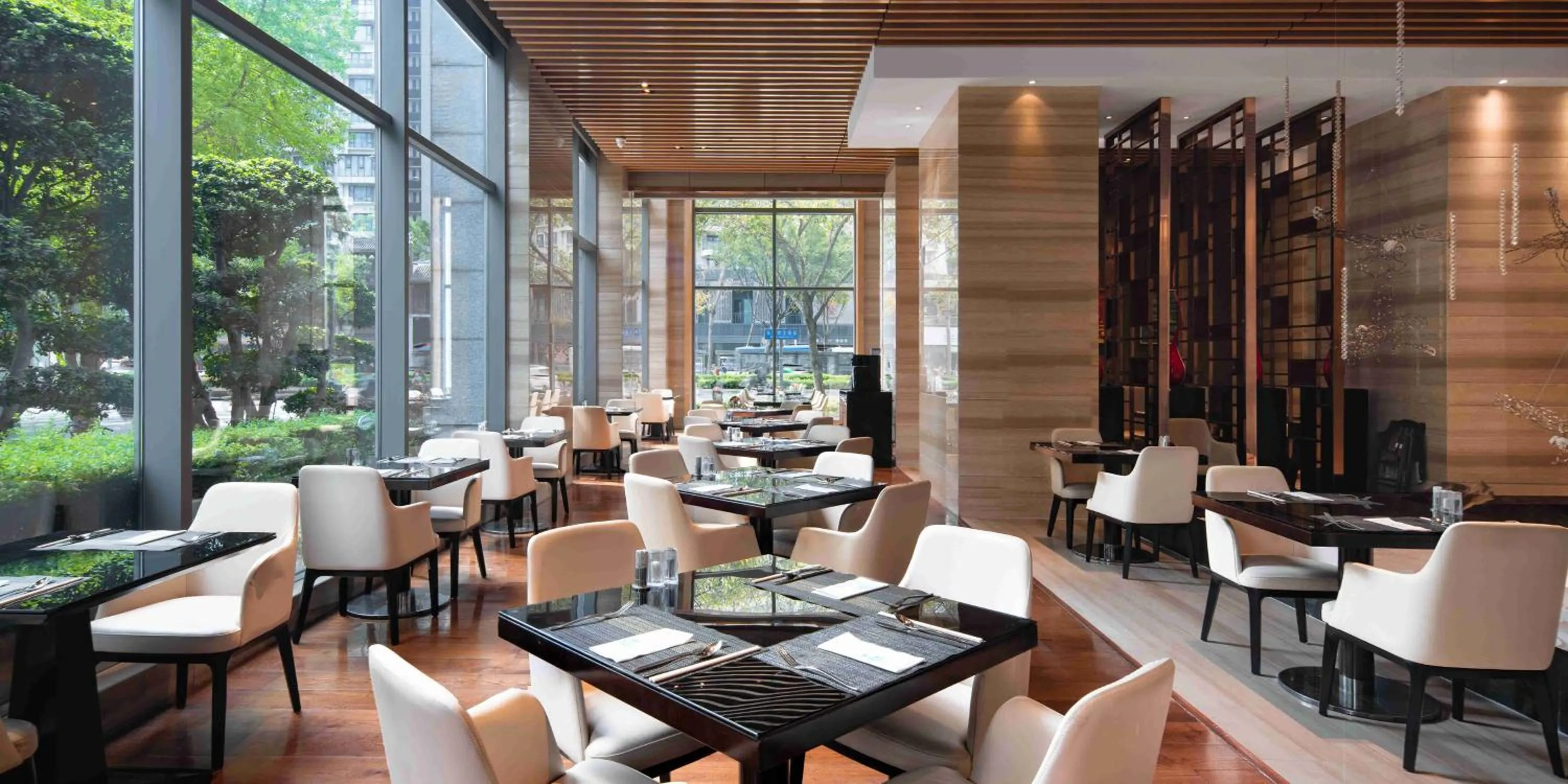 Restaurant/places to eat in Holiday Inn Chengdu Oriental Plaza