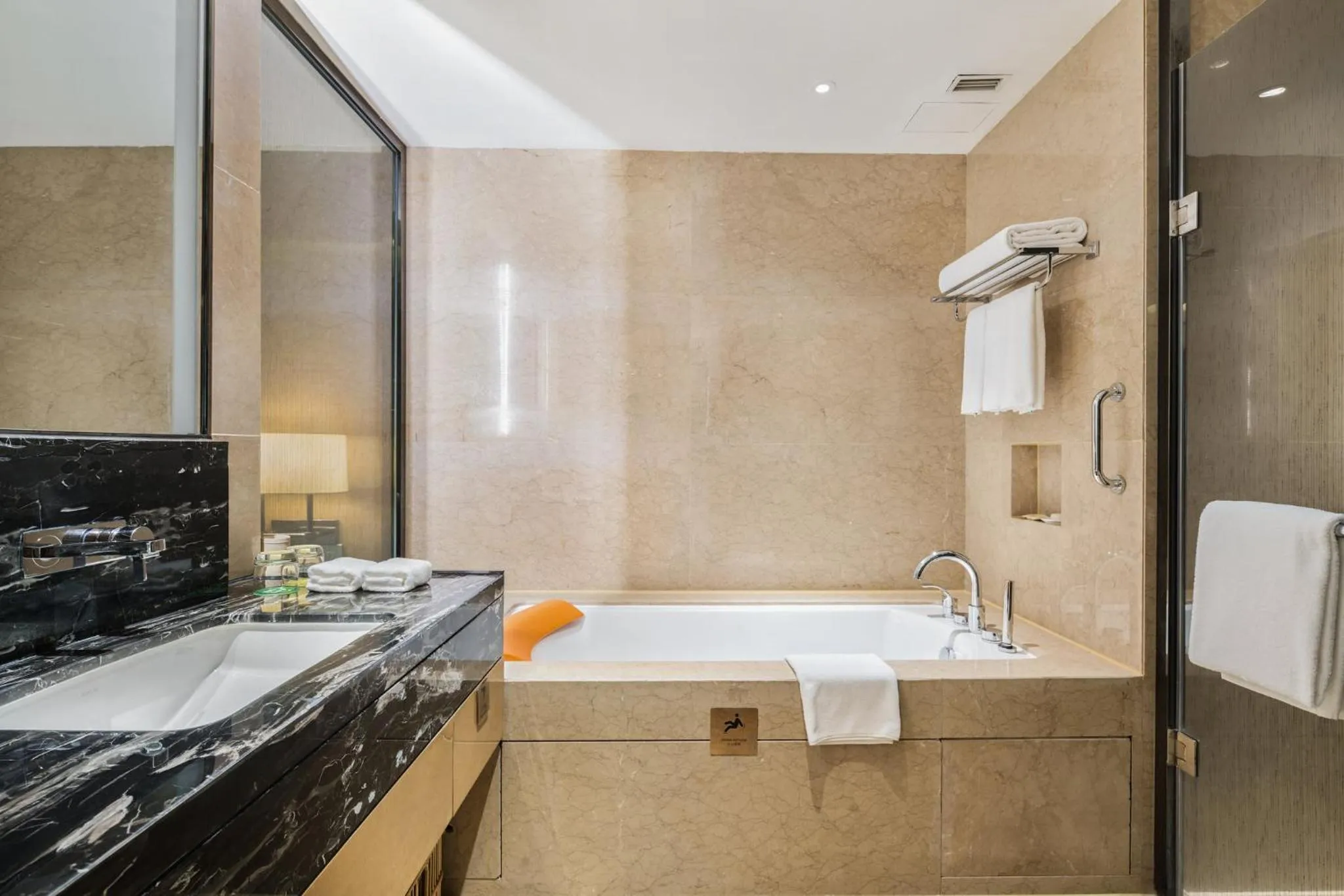 Photo of the whole room in Holiday Inn Chengdu Oriental Plaza