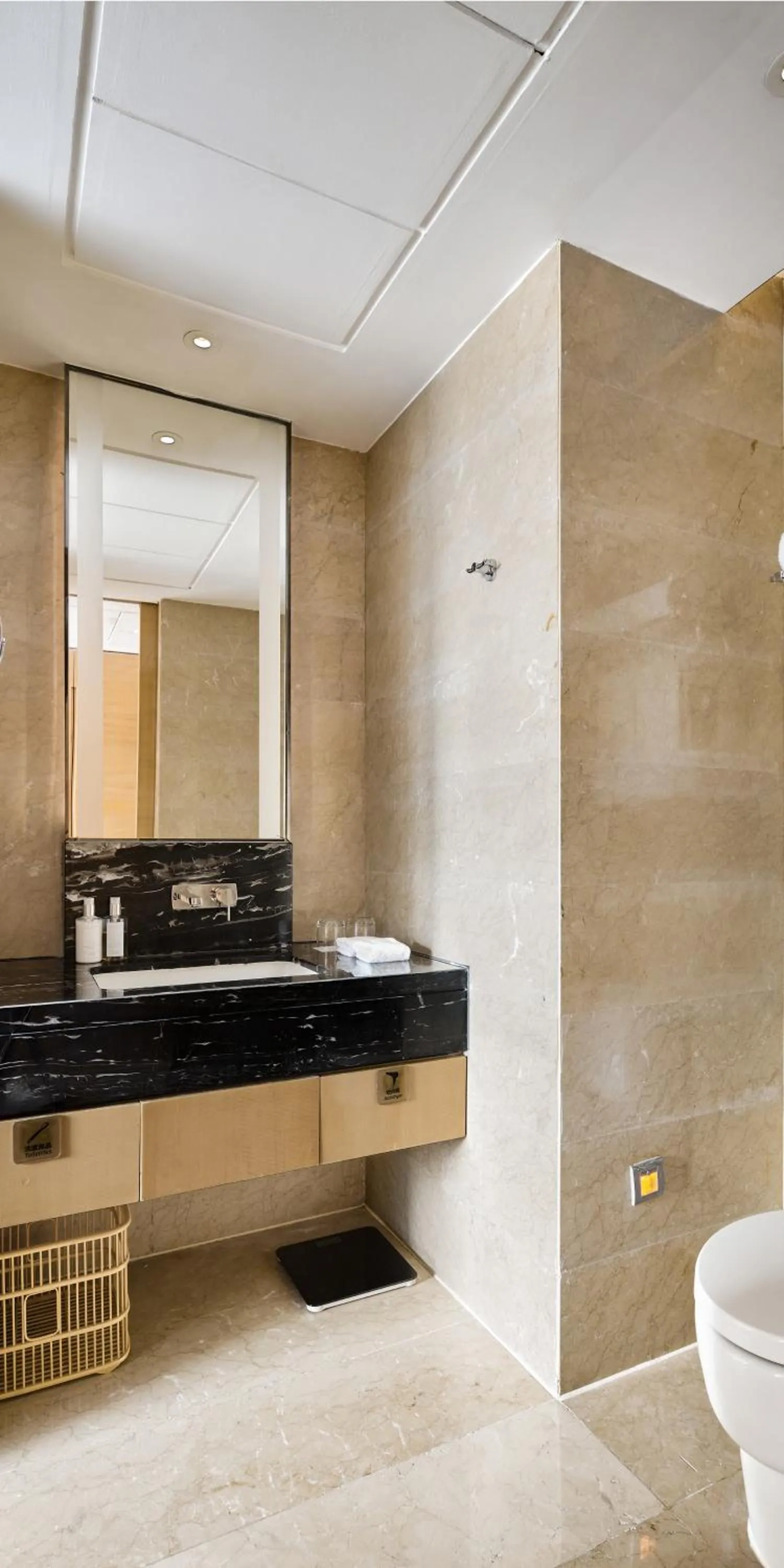 Standard Double Room with Lounge Access - High Floor in Holiday Inn Chengdu Oriental Plaza