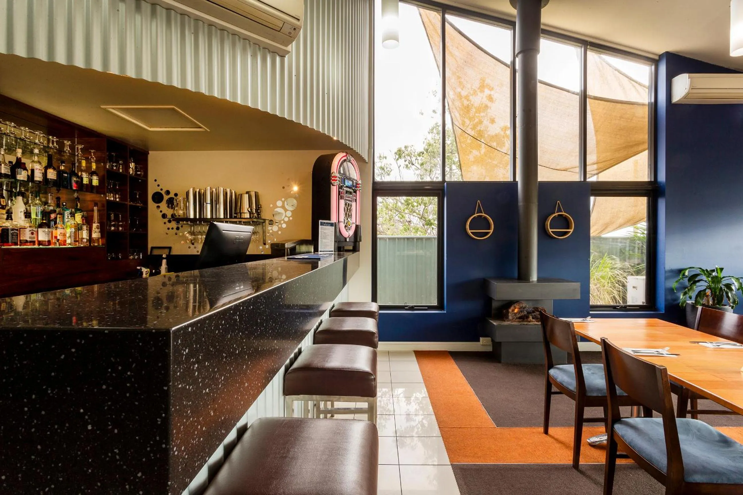 Restaurant/places to eat in Station Motel