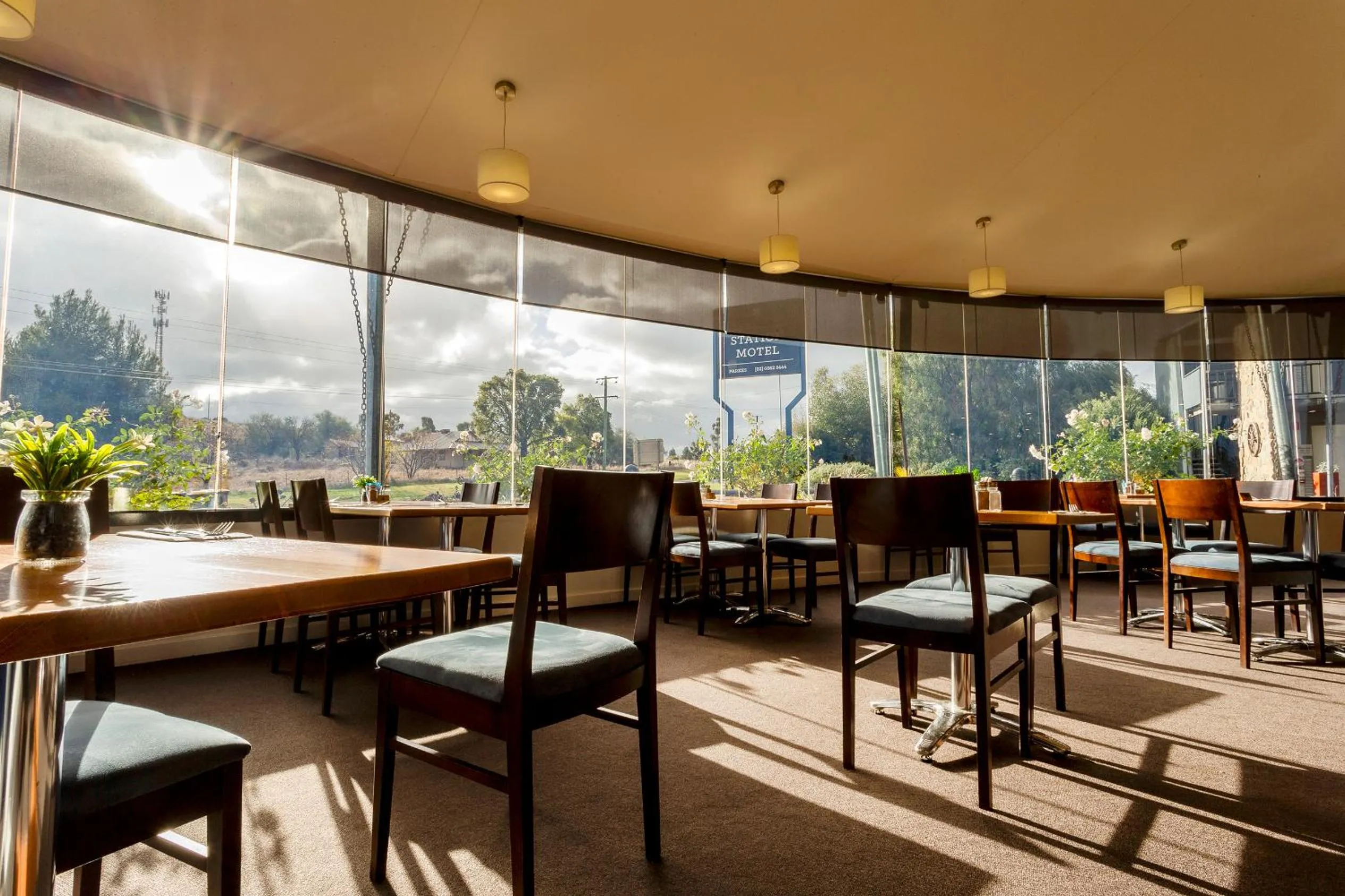 Restaurant/places to eat in Station Motel