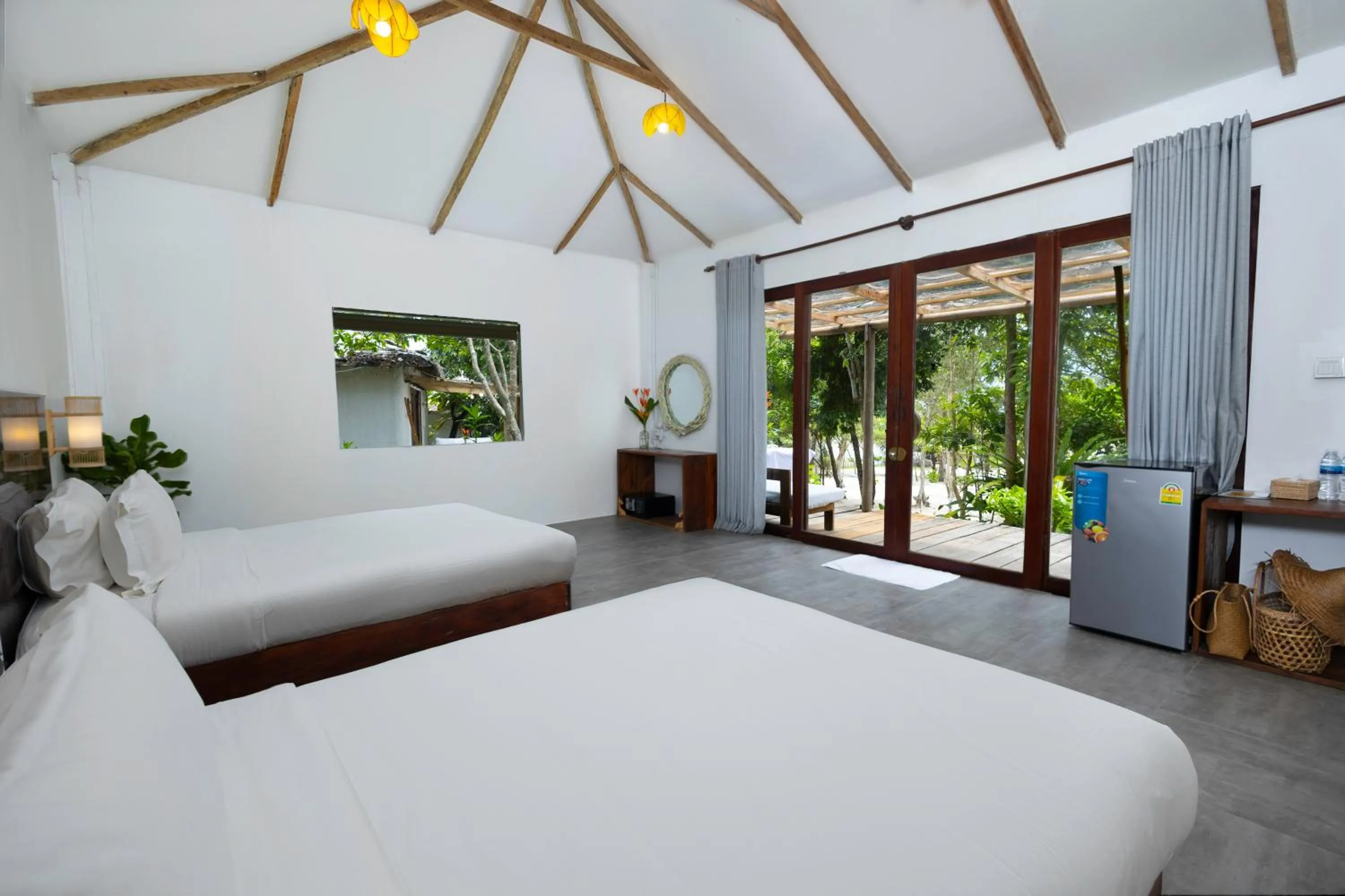 Photo of the whole room, Bed in Long Beach Resort Koh Rong