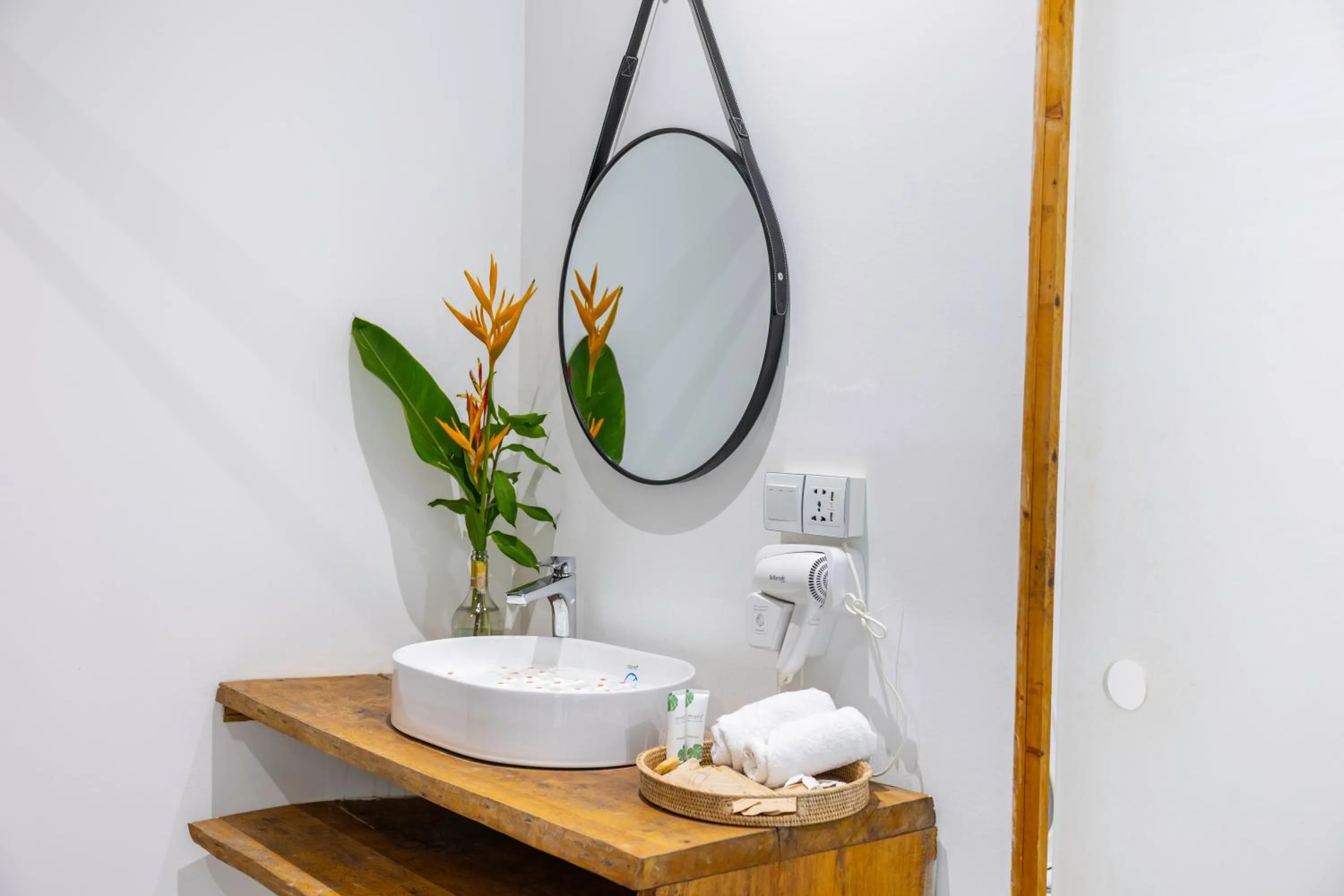 Bathroom in Long Beach Resort Koh Rong