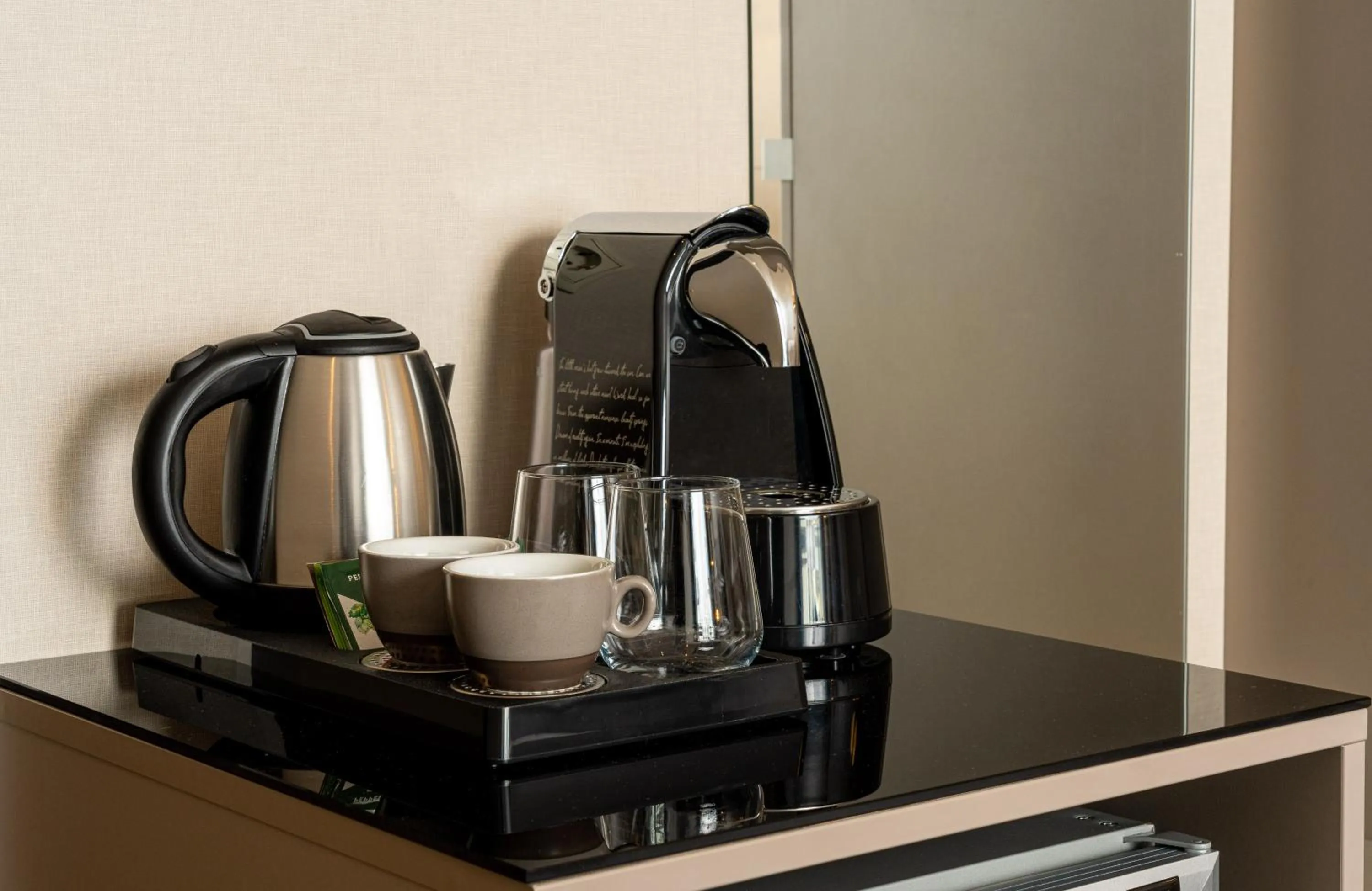 Coffee/tea facilities in Leonardo Hotel Bucharest City Center