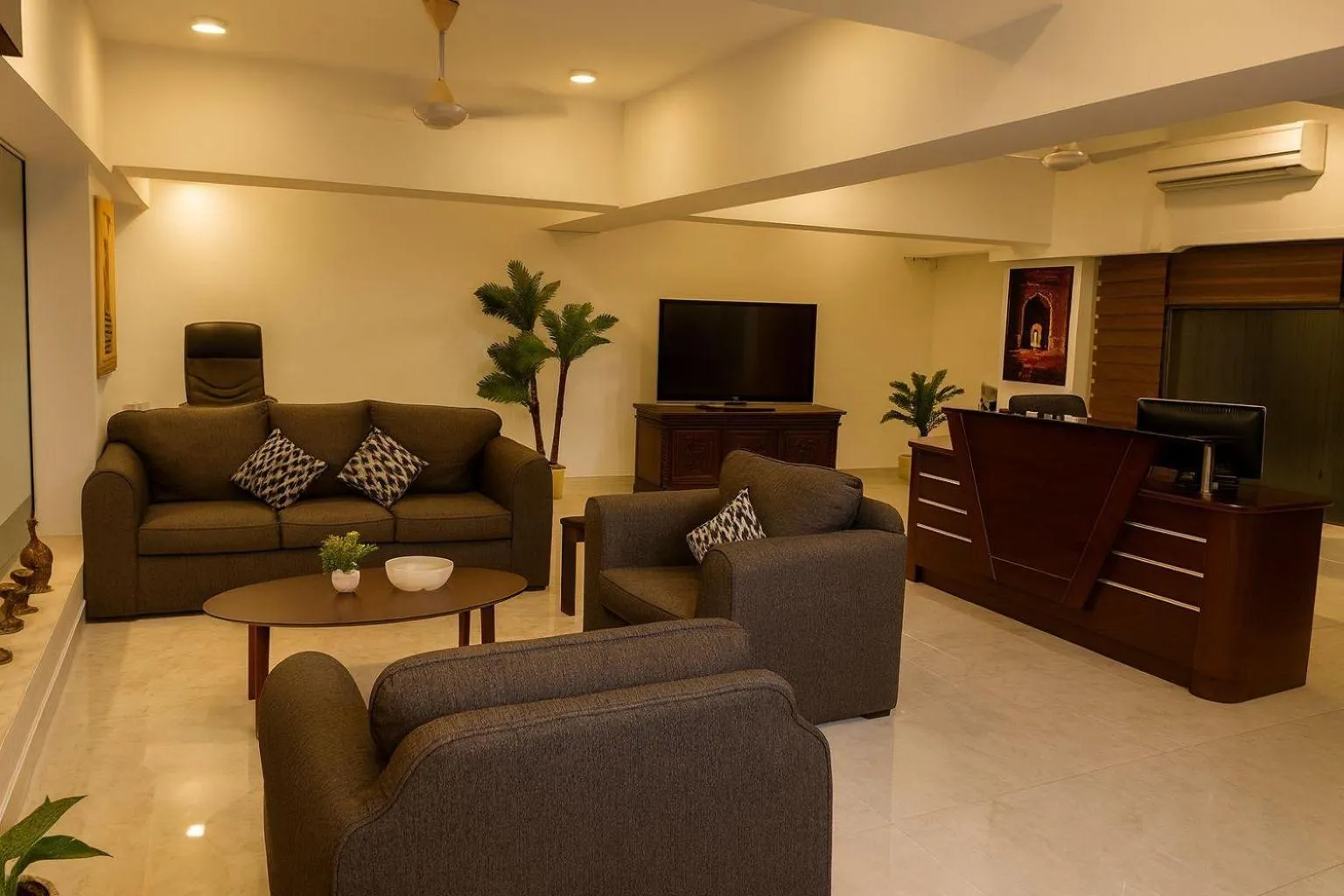 Communal lounge/ TV room in Unique Towers Luxury Boutique Suites