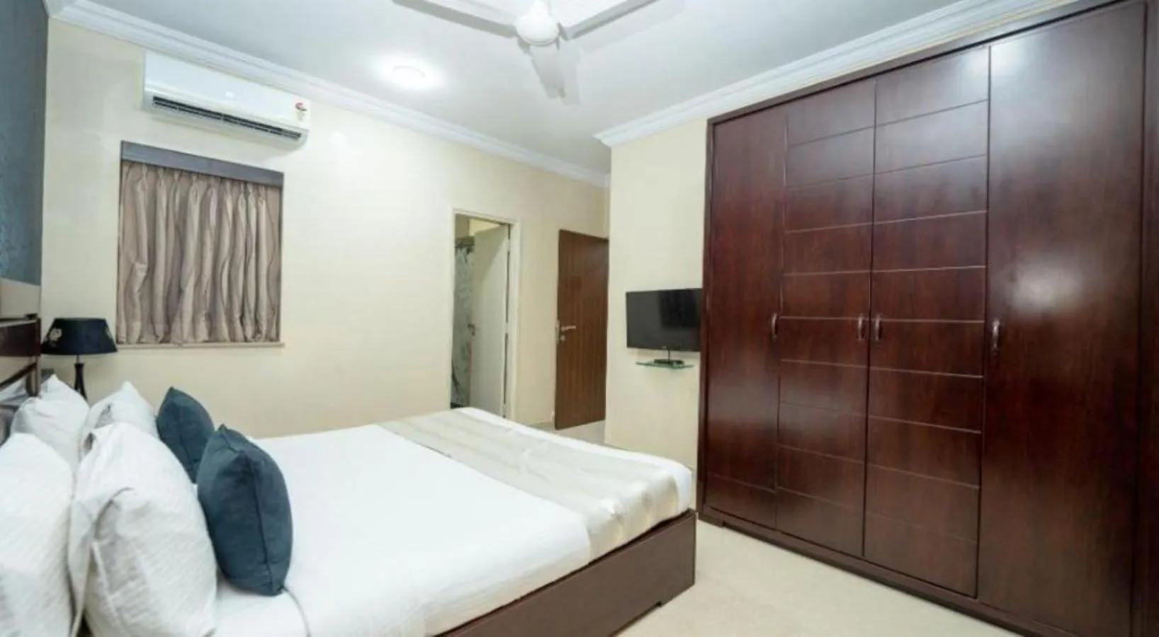 Photo of the whole room, Bed in Lalco Residency