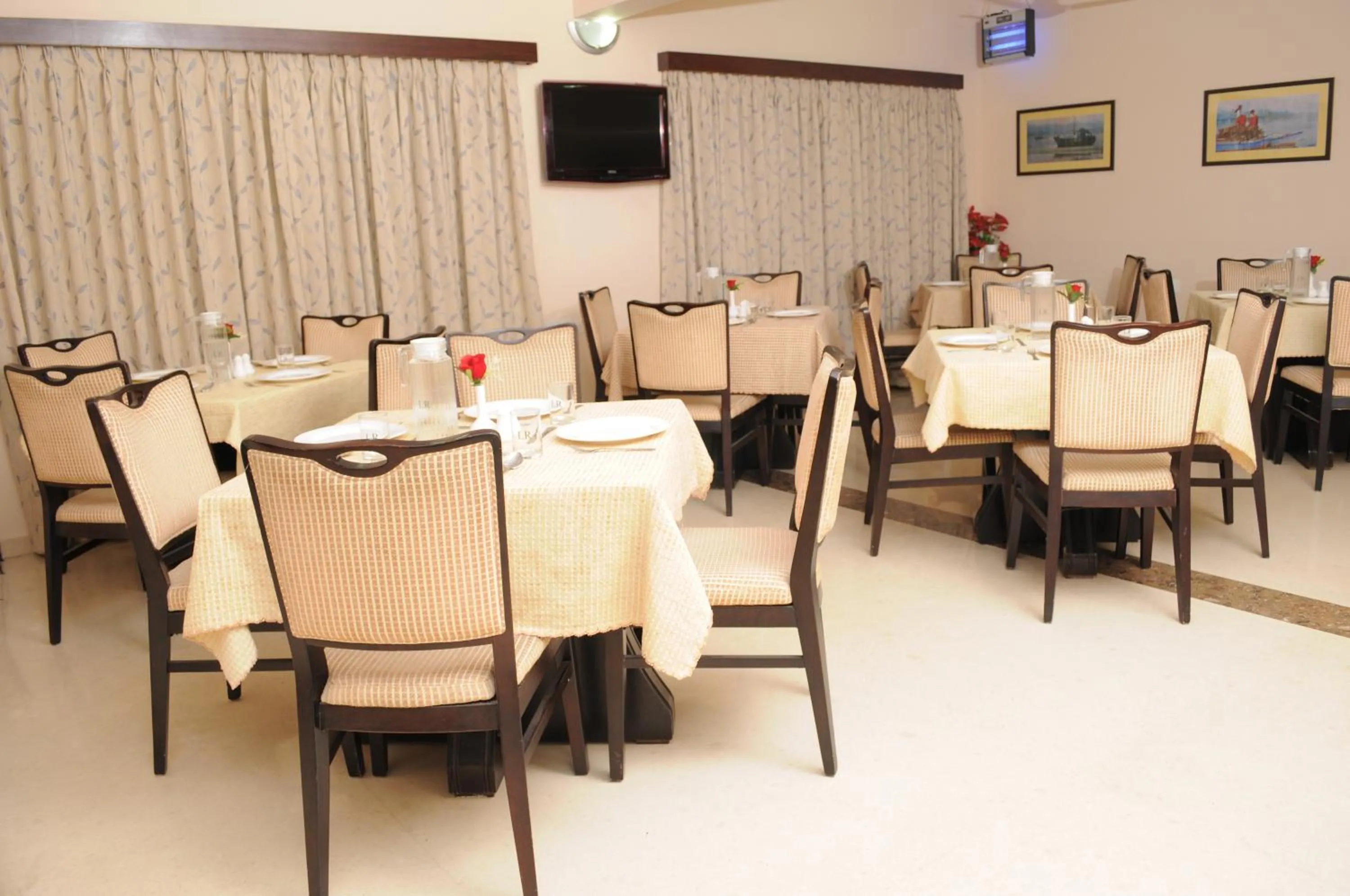 Restaurant/places to eat in Lalco Residency