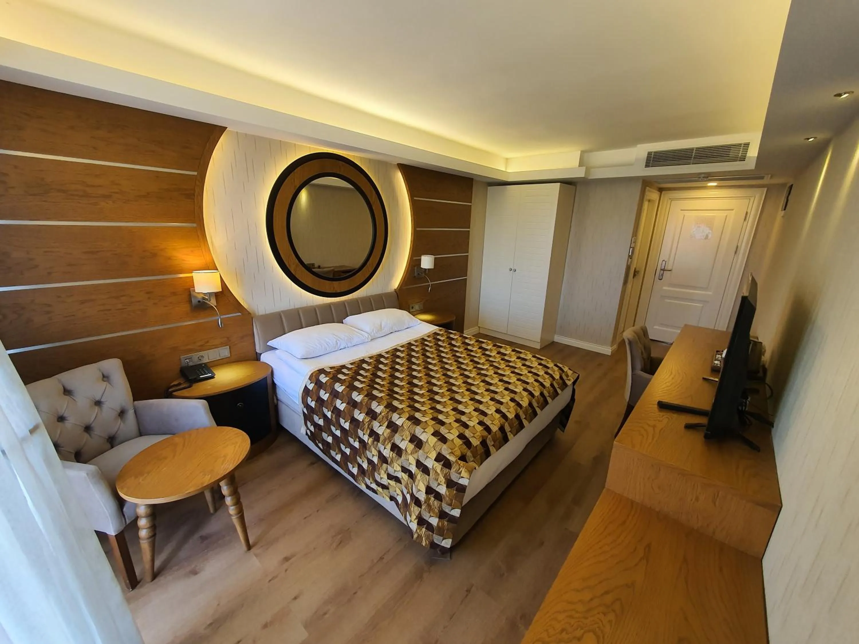 Photo of the whole room, Bed in Aktug Elegance Hotel