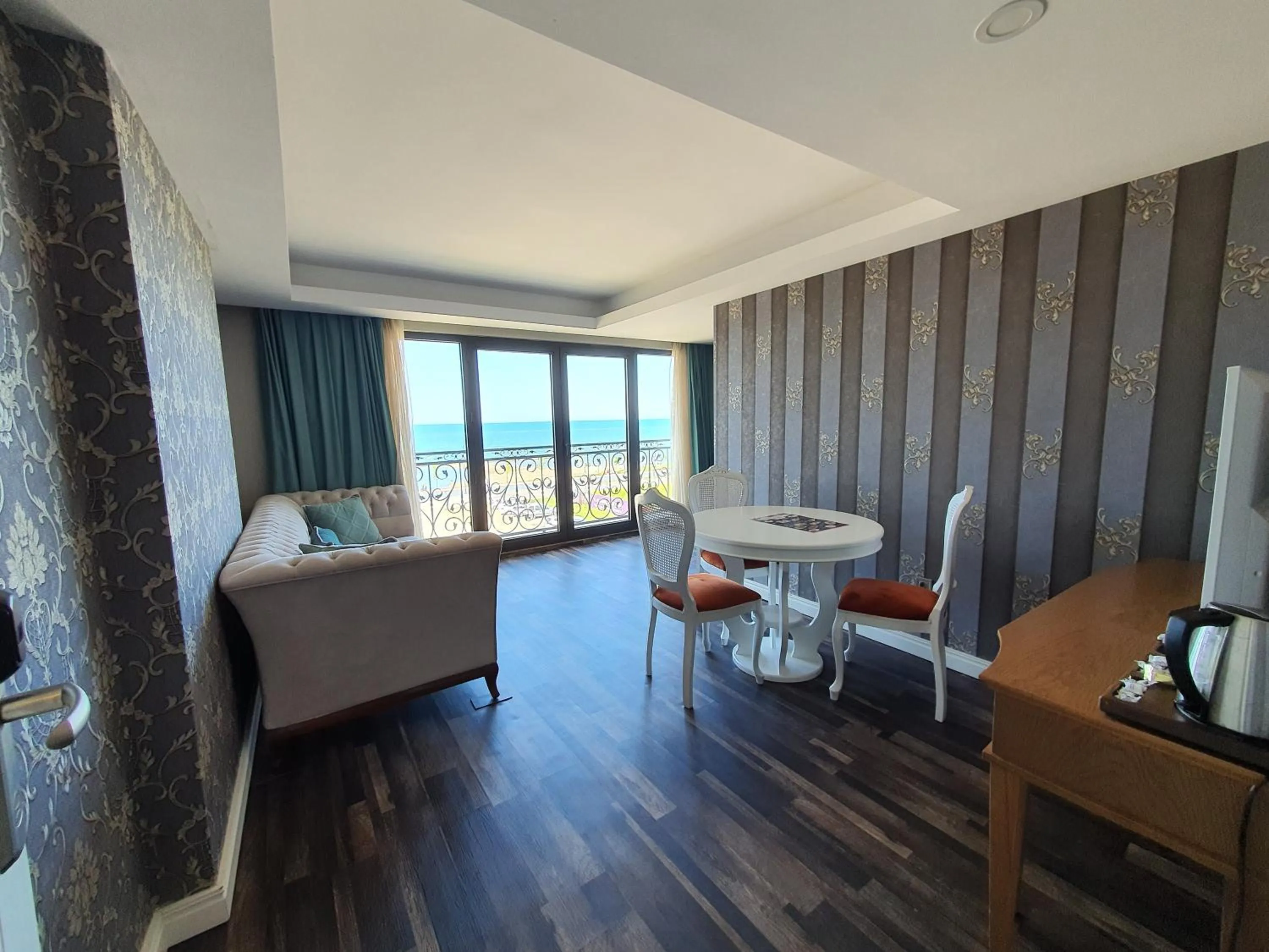 Seating area in Aktug Elegance Hotel