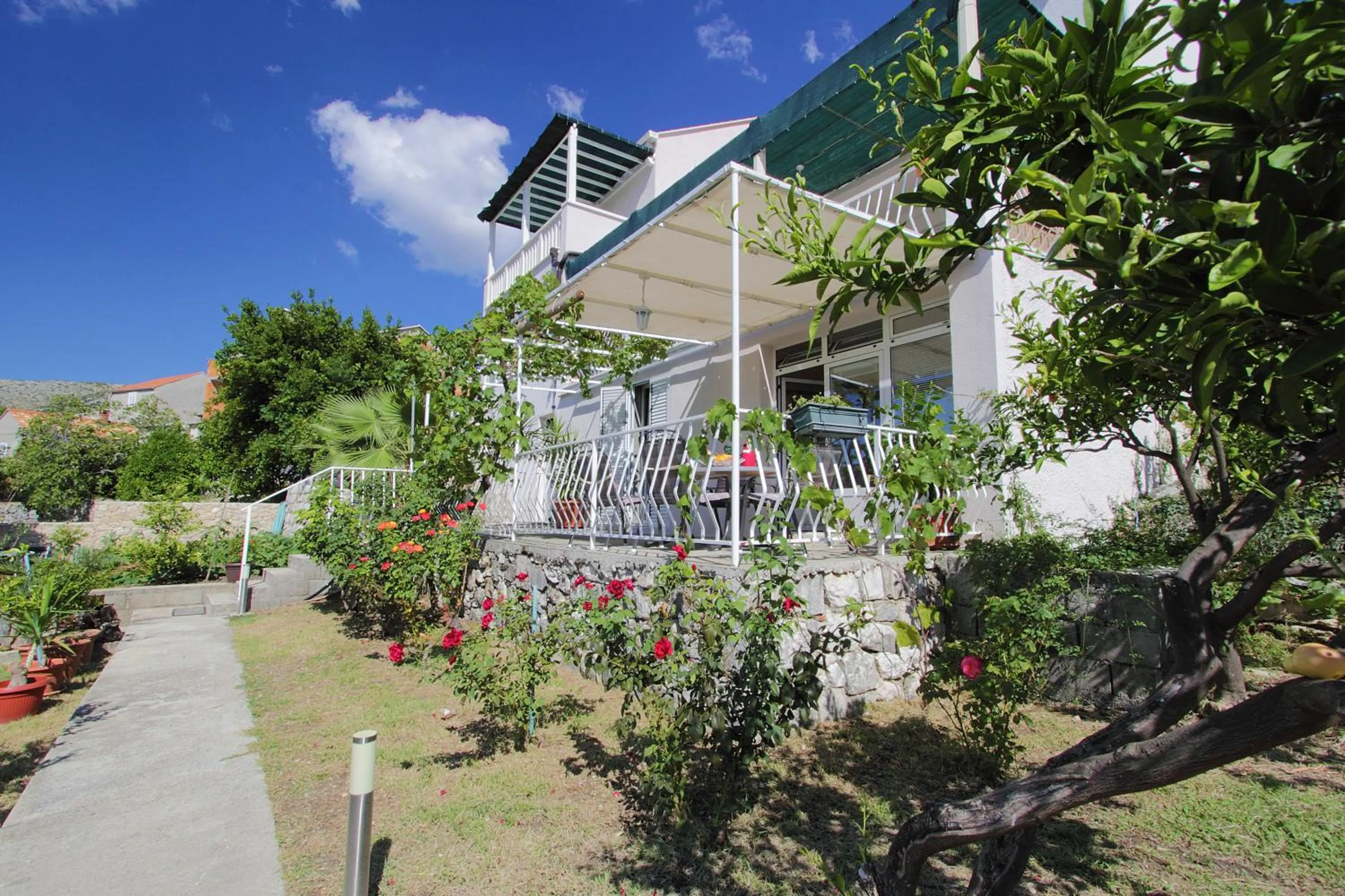 Property building in Vila Mozara