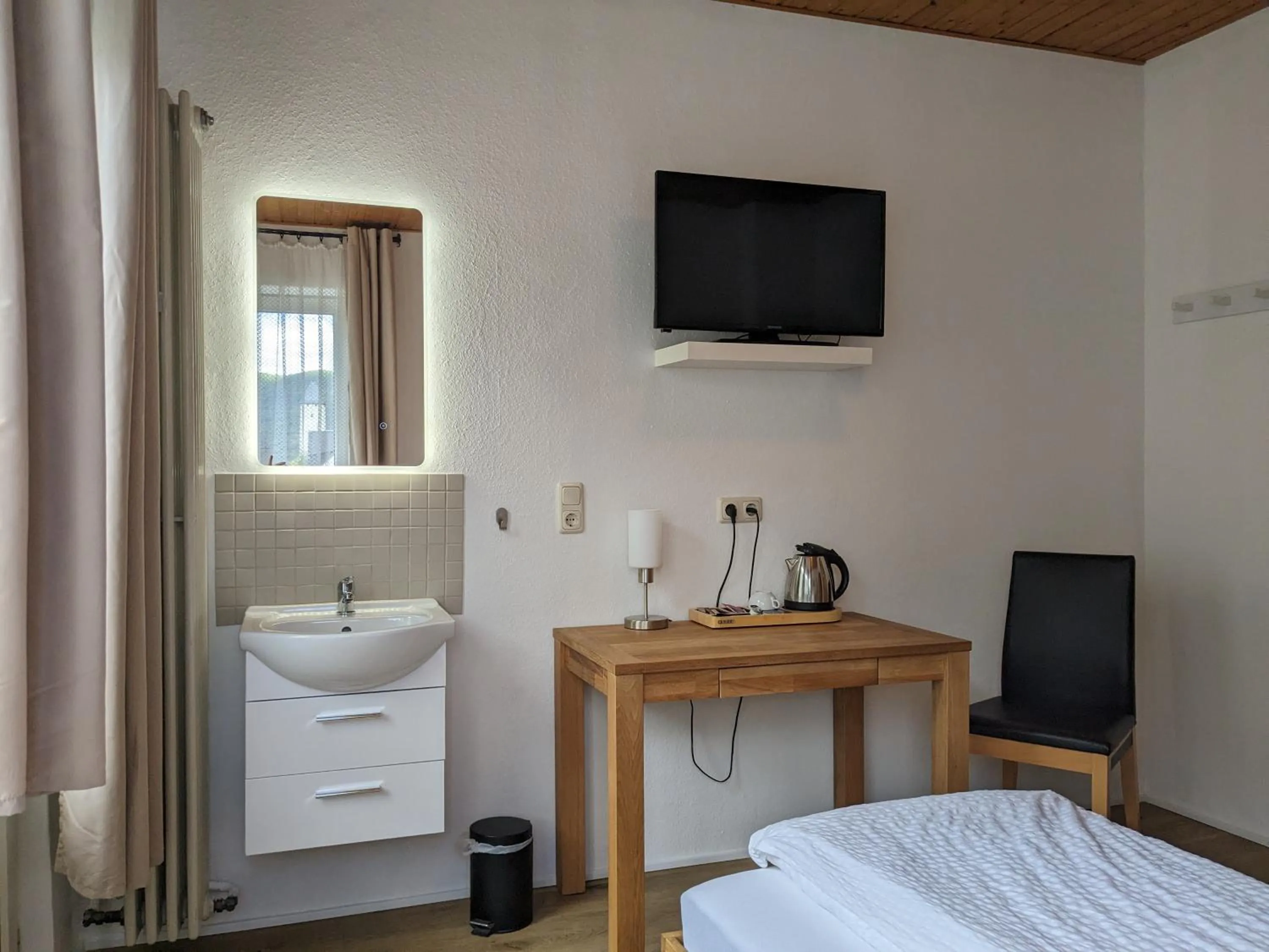 TV and multimedia, Bed in Hotel Pension Winzerhaus