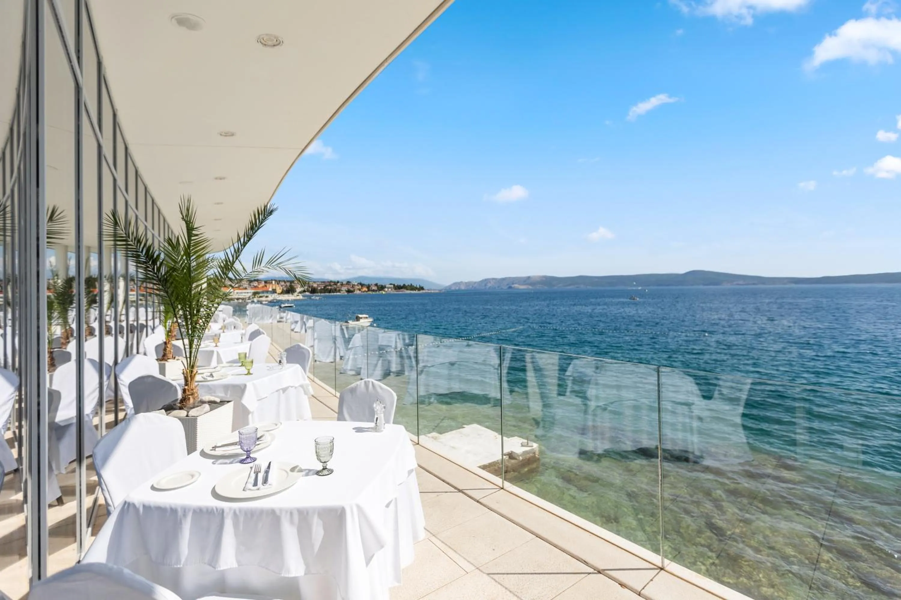 Restaurant/places to eat in Luxury Hotel Amabilis