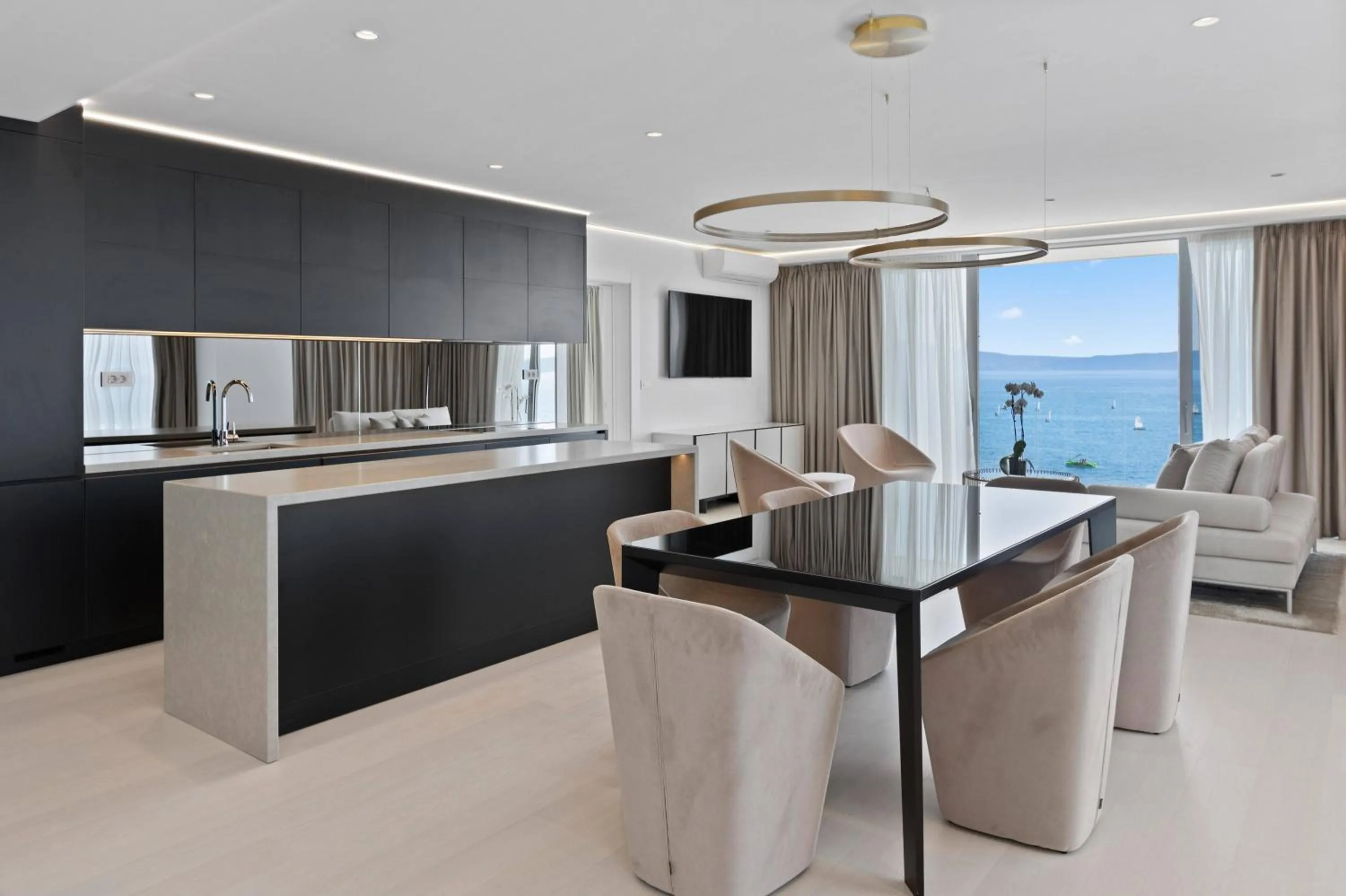 TV and multimedia in Luxury Hotel Amabilis