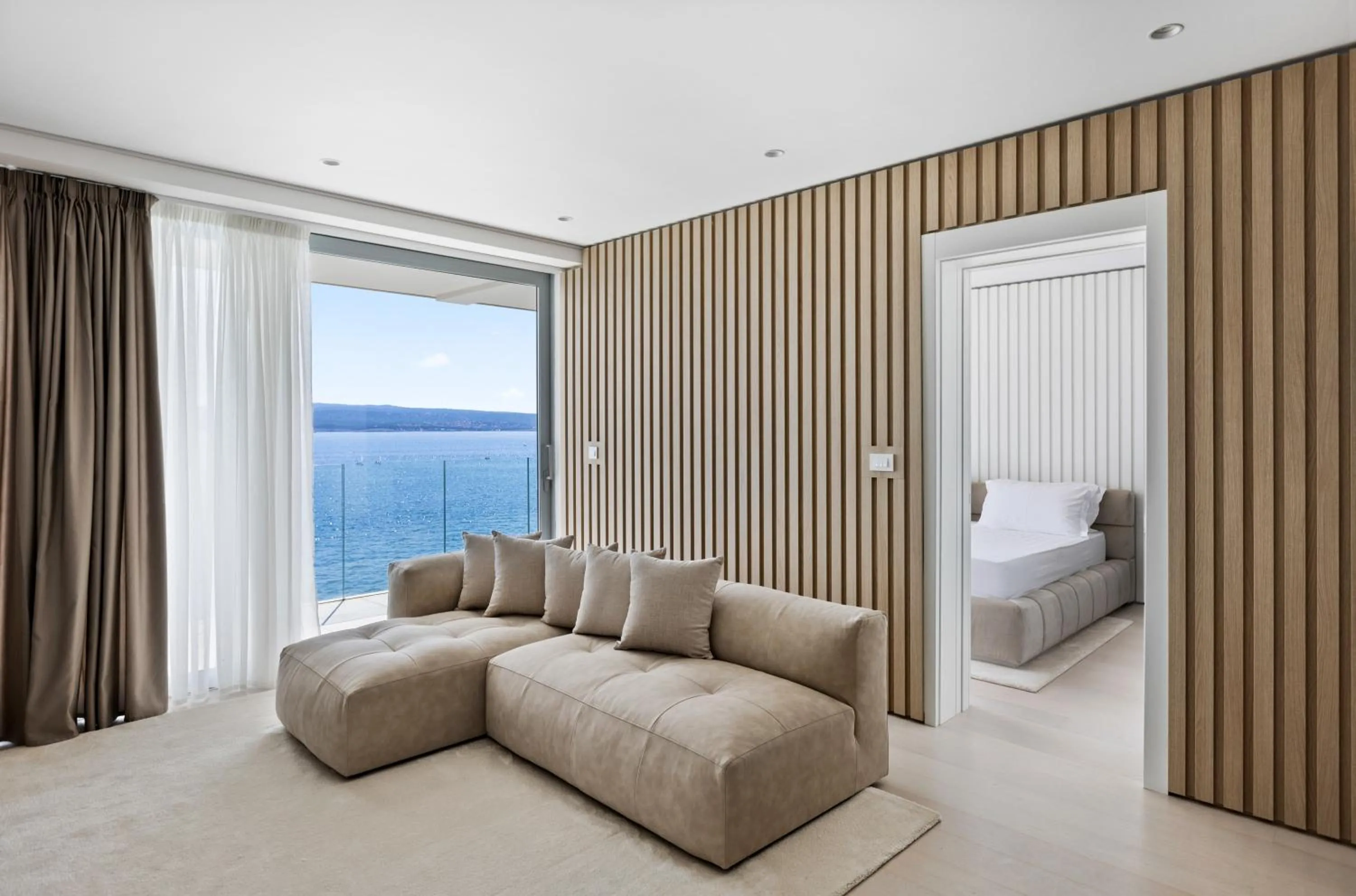 Living room, Bed in Luxury Hotel Amabilis