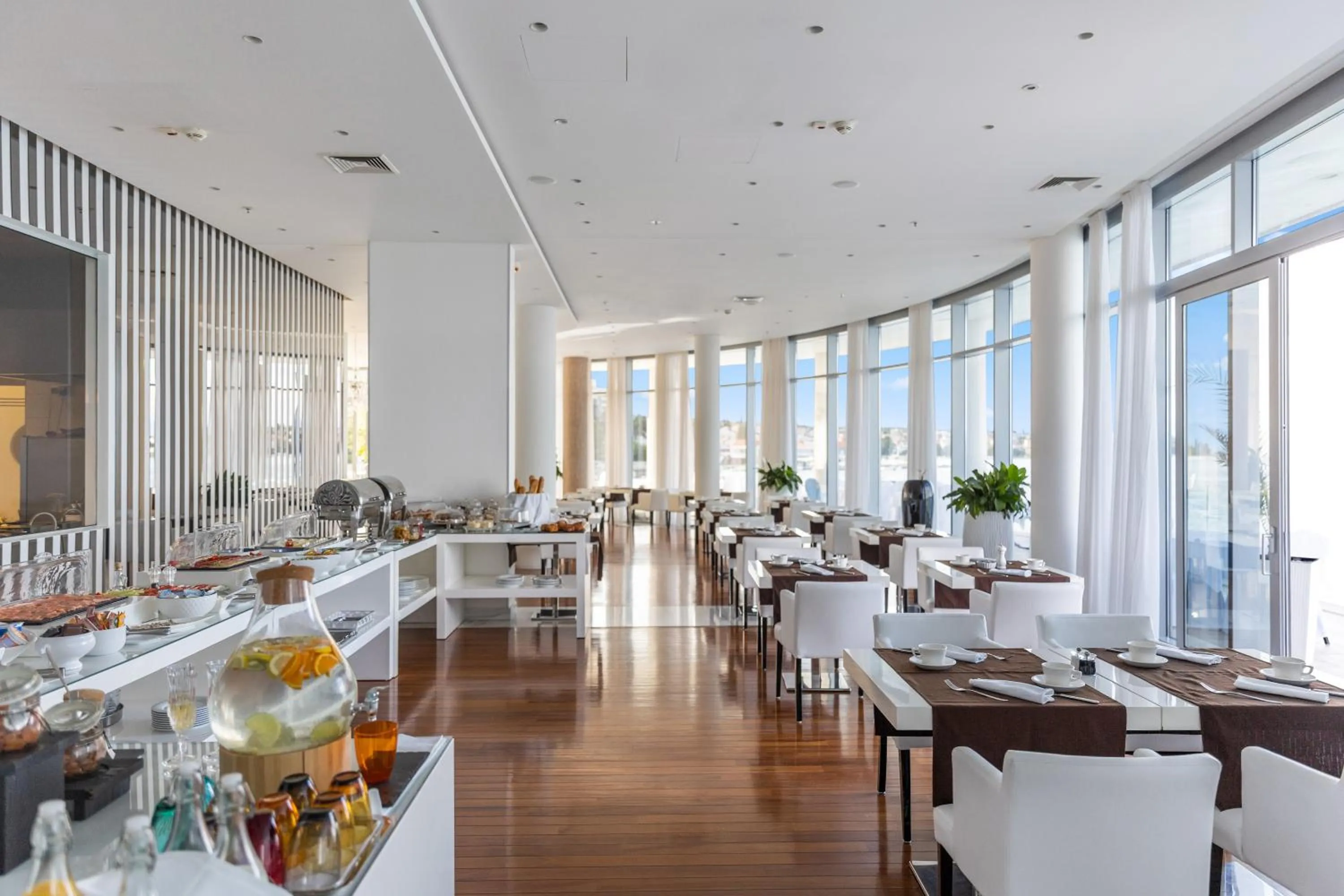 Restaurant/places to eat in Luxury Hotel Amabilis