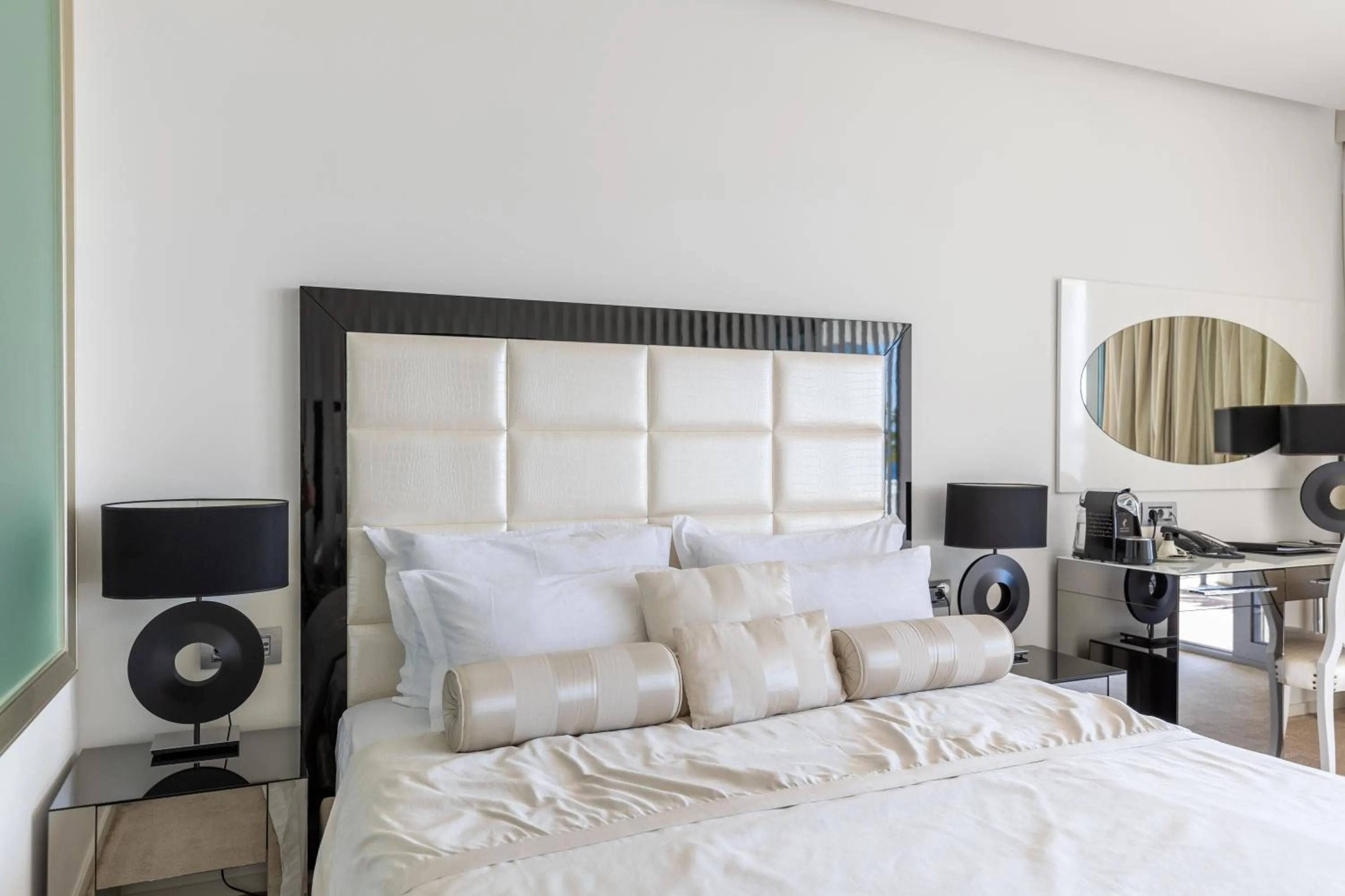 Bed in Luxury Hotel Amabilis