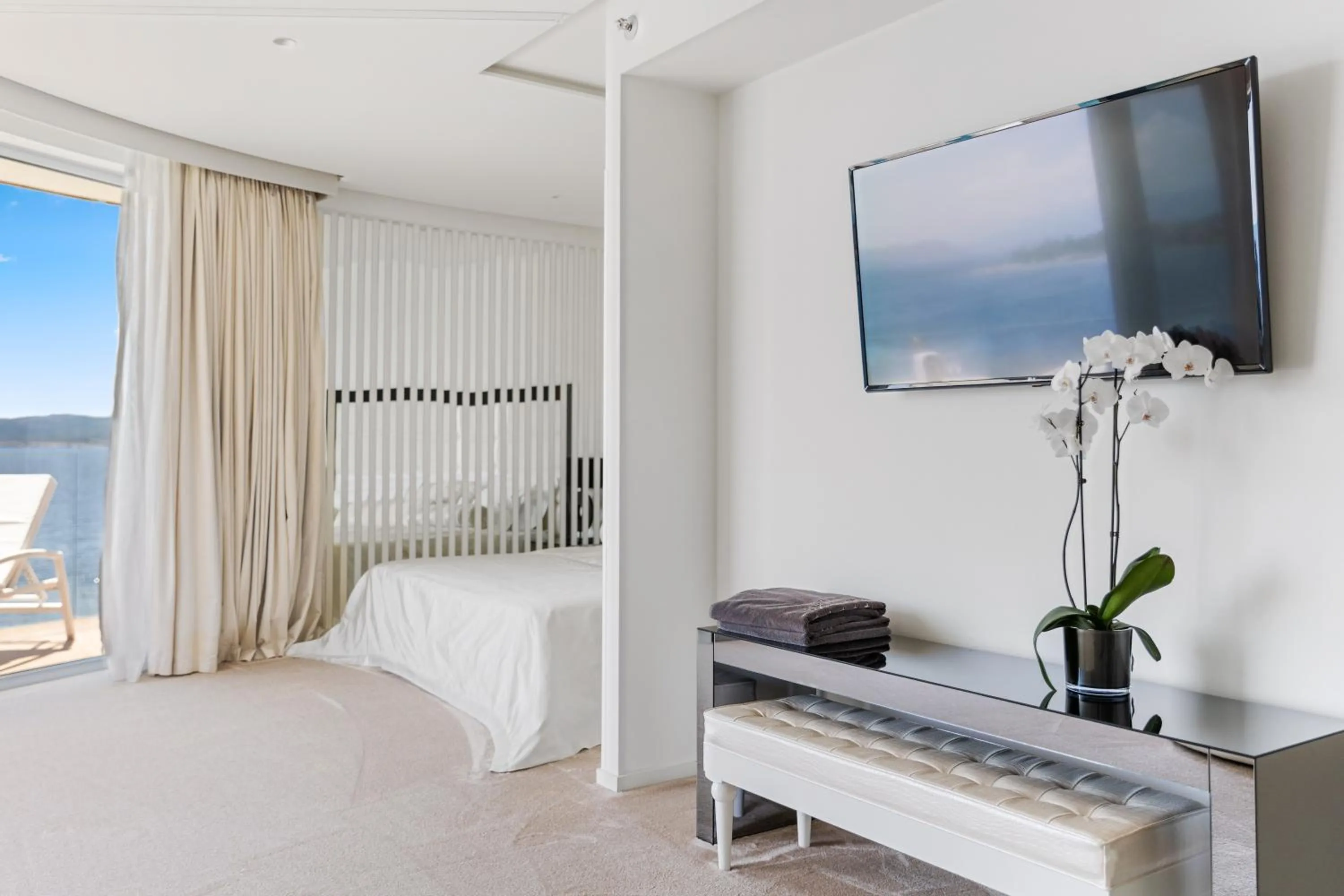 Bed in Luxury Hotel Amabilis