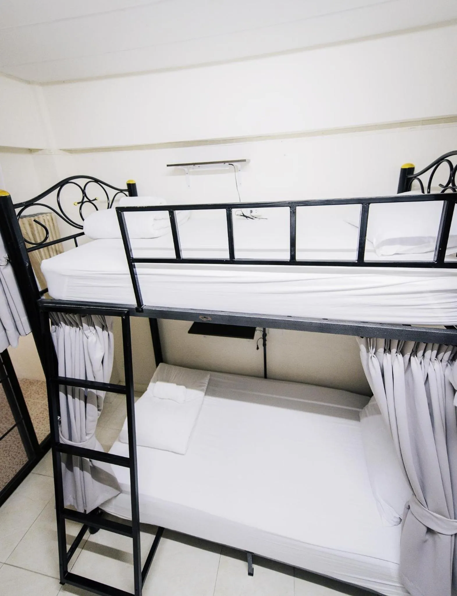 bunk bed, Bed in Varada Place