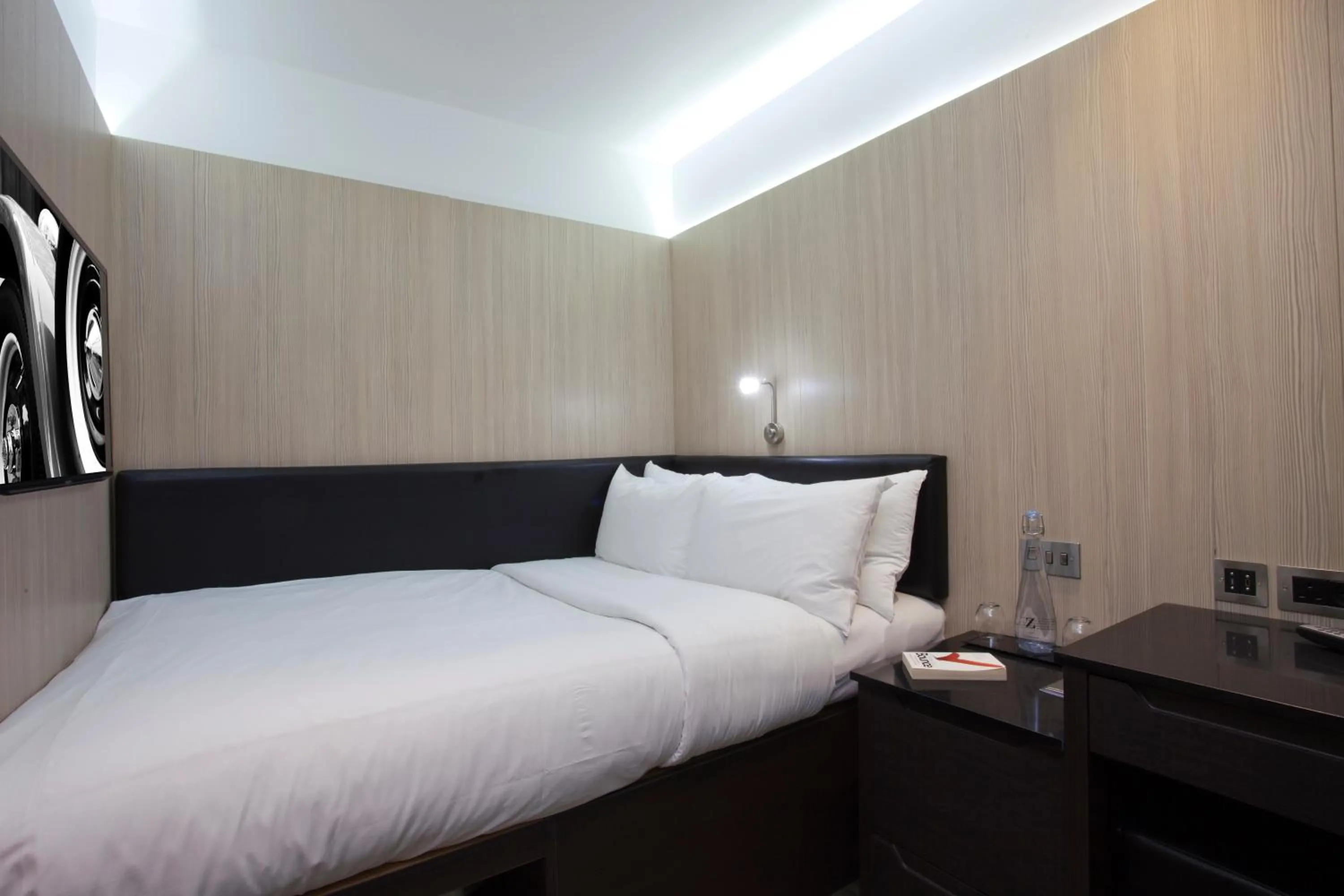 Bedroom, Bed in The Z Hotel Victoria