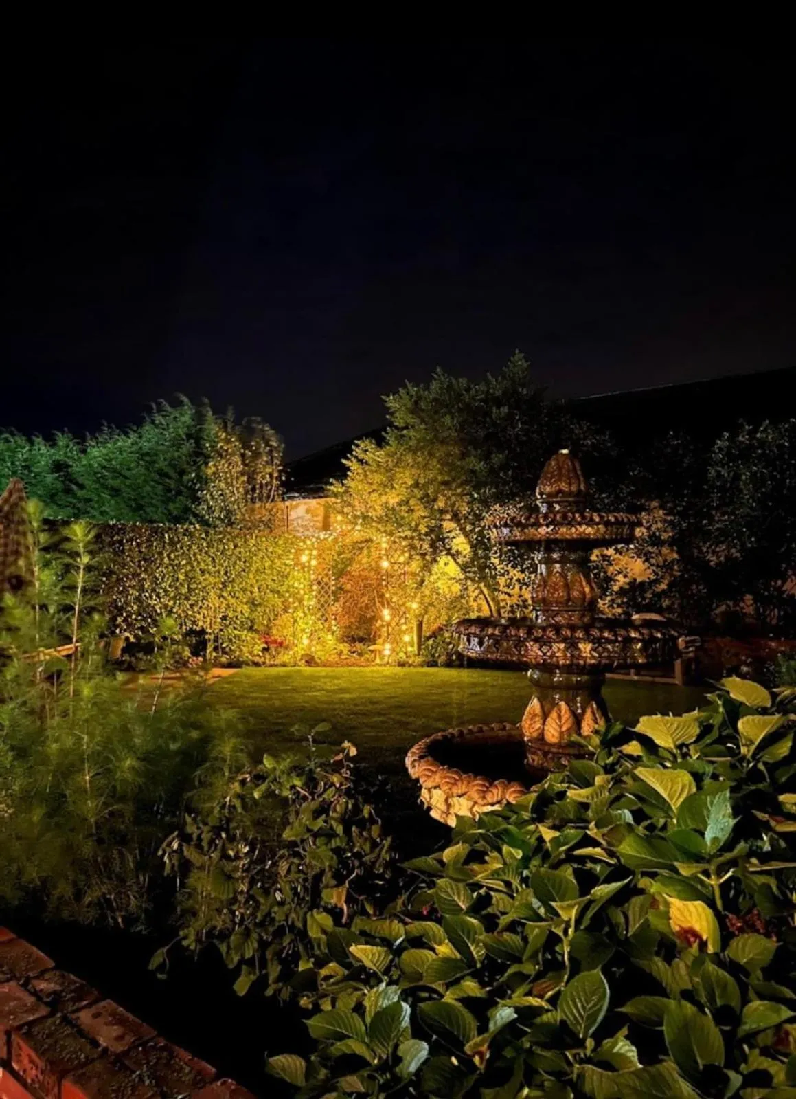 Night in Home Farm & Lodge