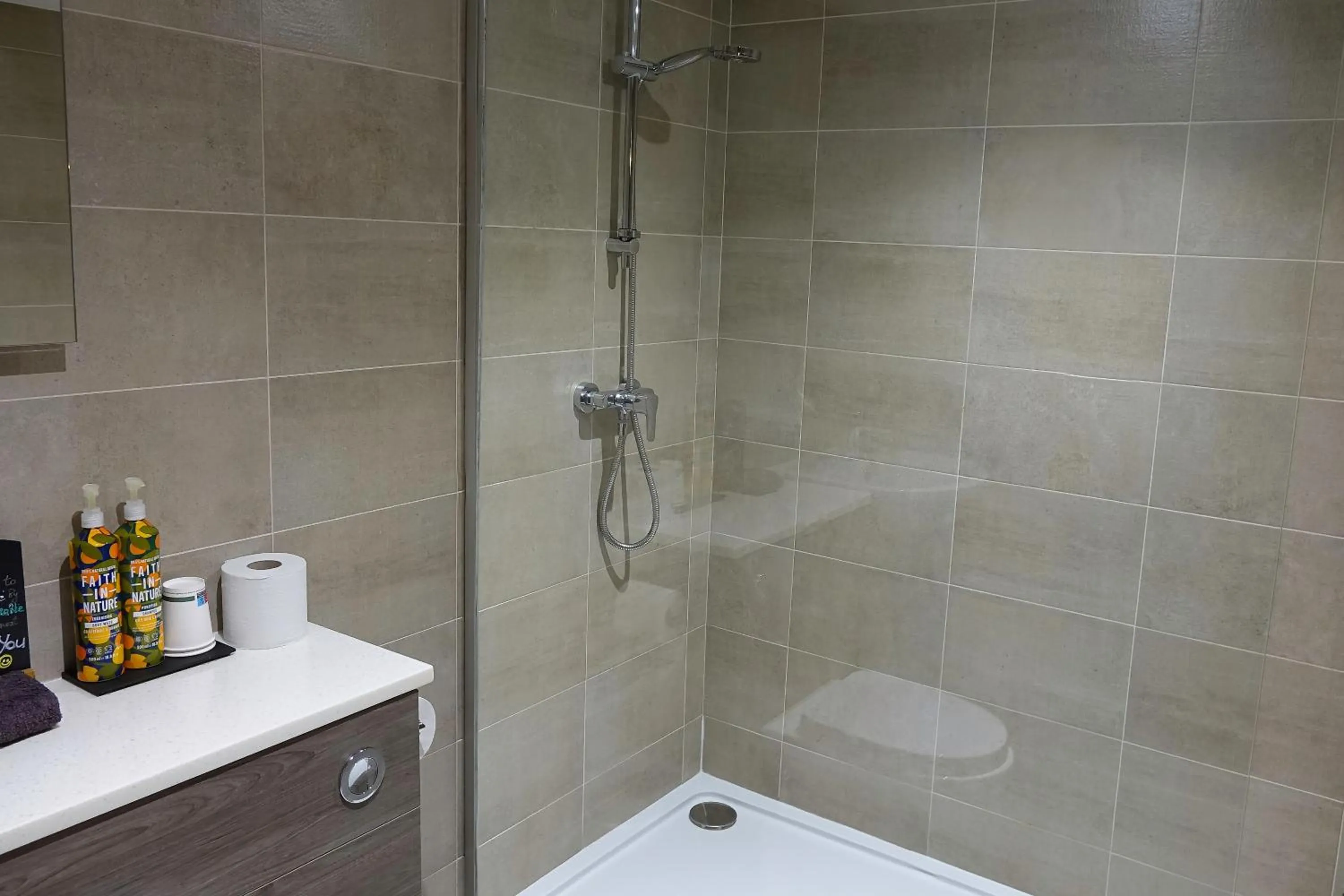 Shower in Home Farm & Lodge