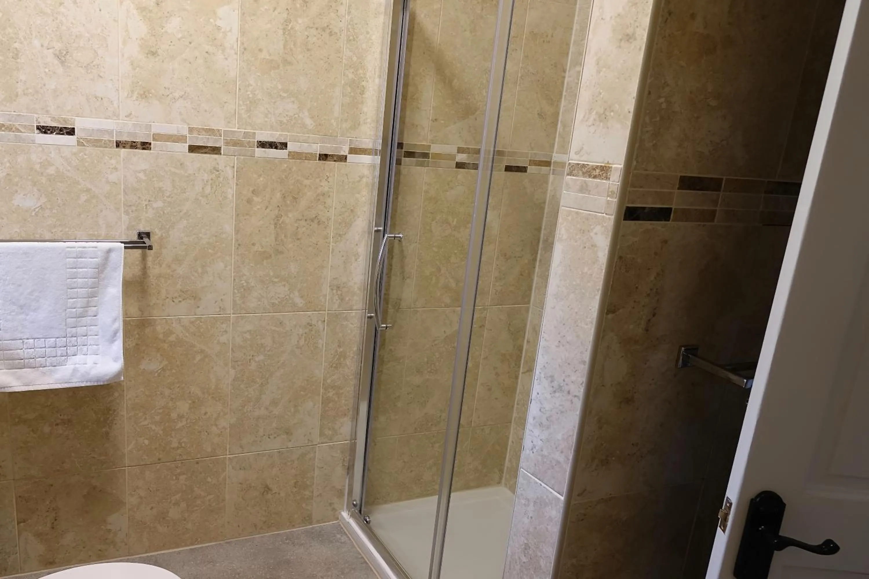 Shower in Home Farm & Lodge