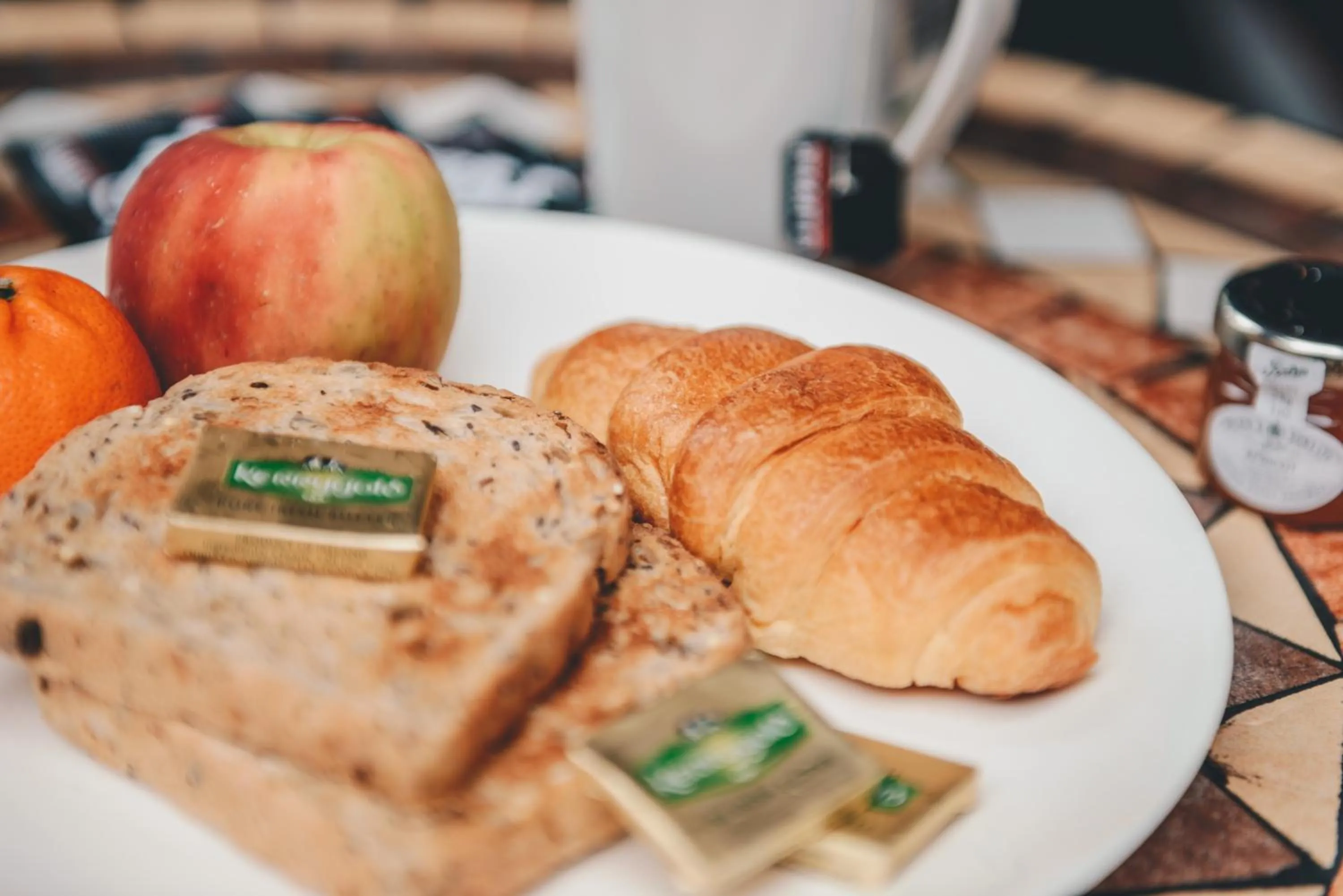 Continental breakfast in Home Farm & Lodge