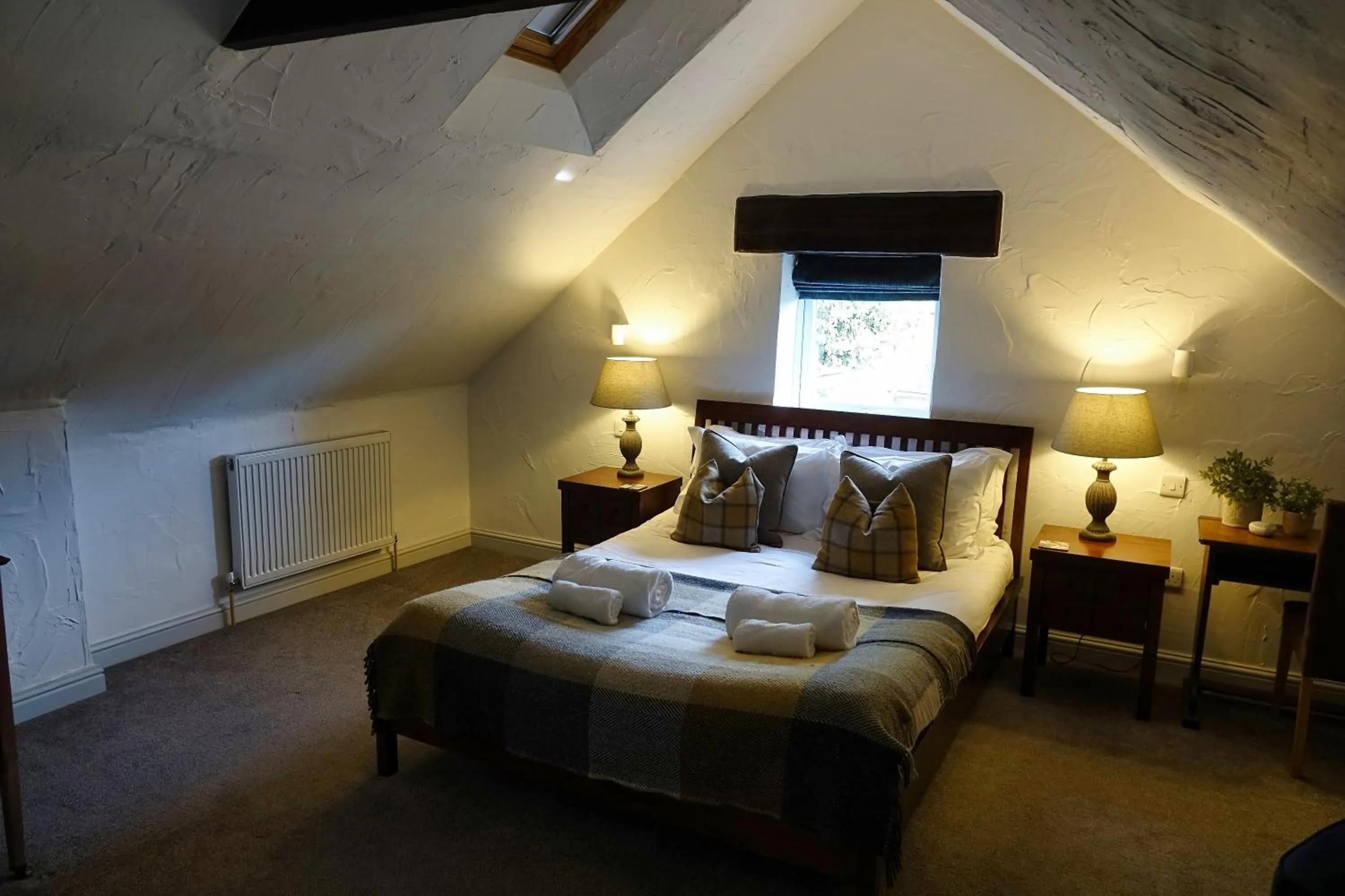 Bedroom, Bed in Home Farm & Lodge