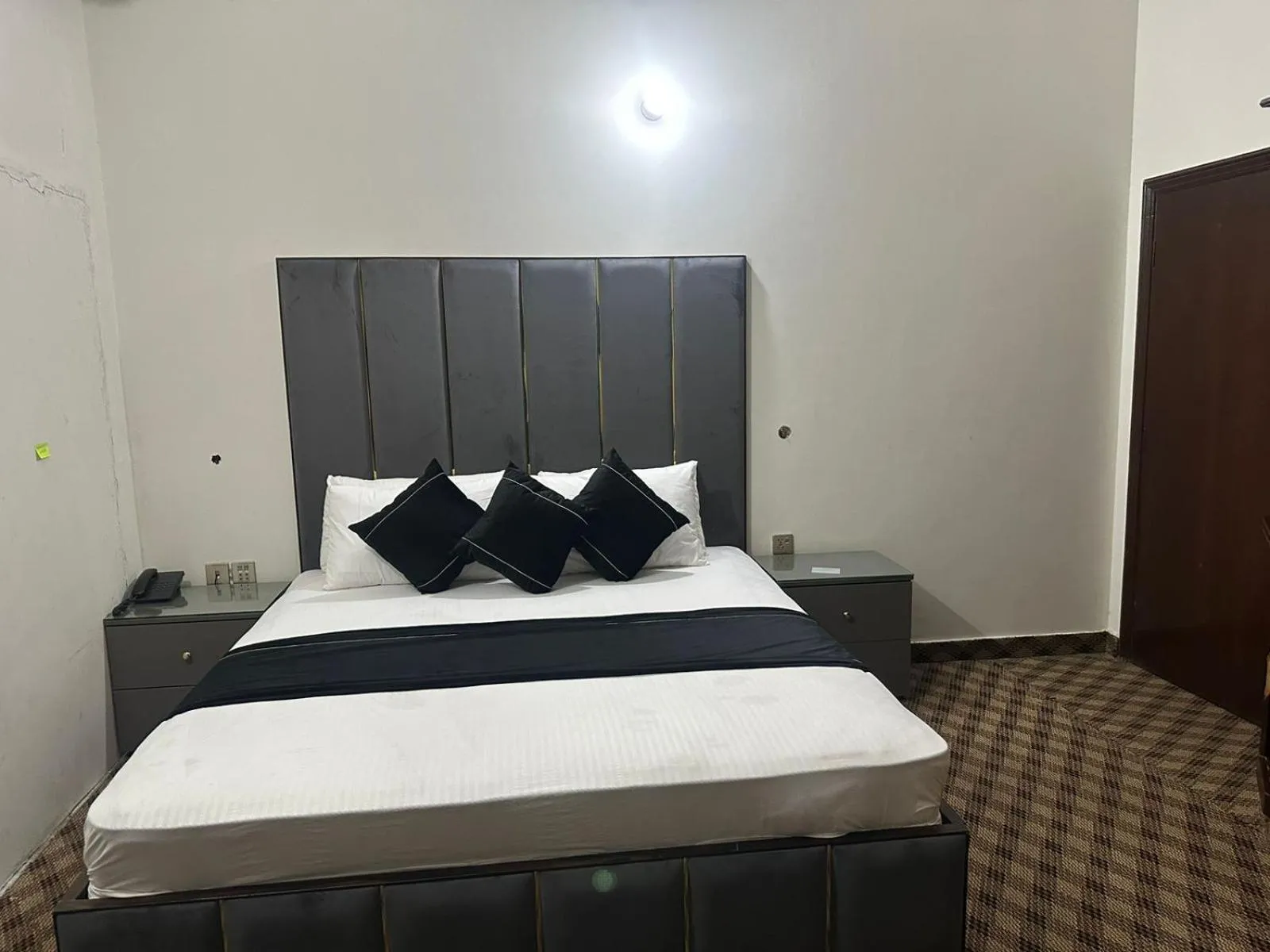 Budget Double Room in Green Land Hotel Lahore