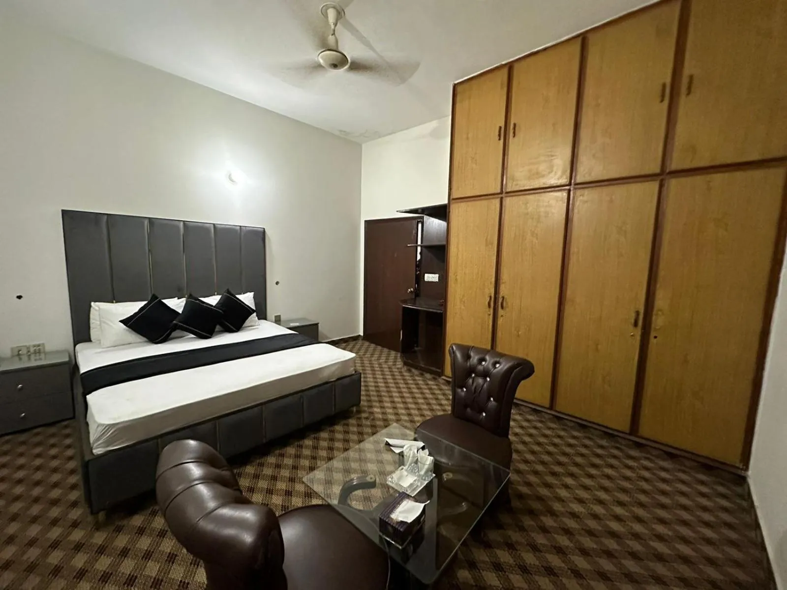 Budget Double Room in Green Land Hotel Lahore